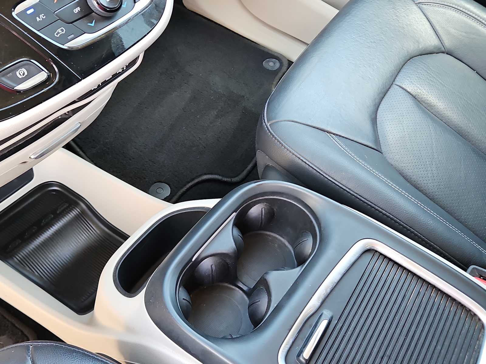 Thumbnail: 2022 Chrysler Pacifica - 19