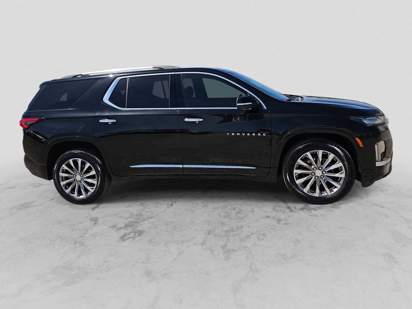 Thumbnail: 2023 Chevrolet Traverse - 9