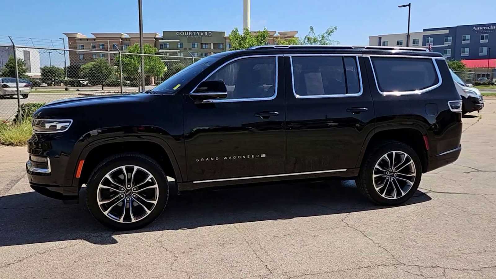 Thumbnail: 2022 Jeep Grand Wagoneer - 4