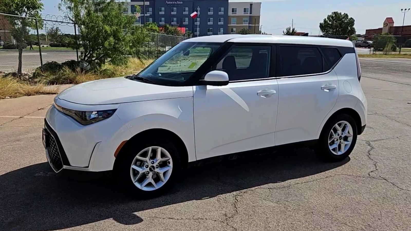 2023 Kia Soul LX photo 4