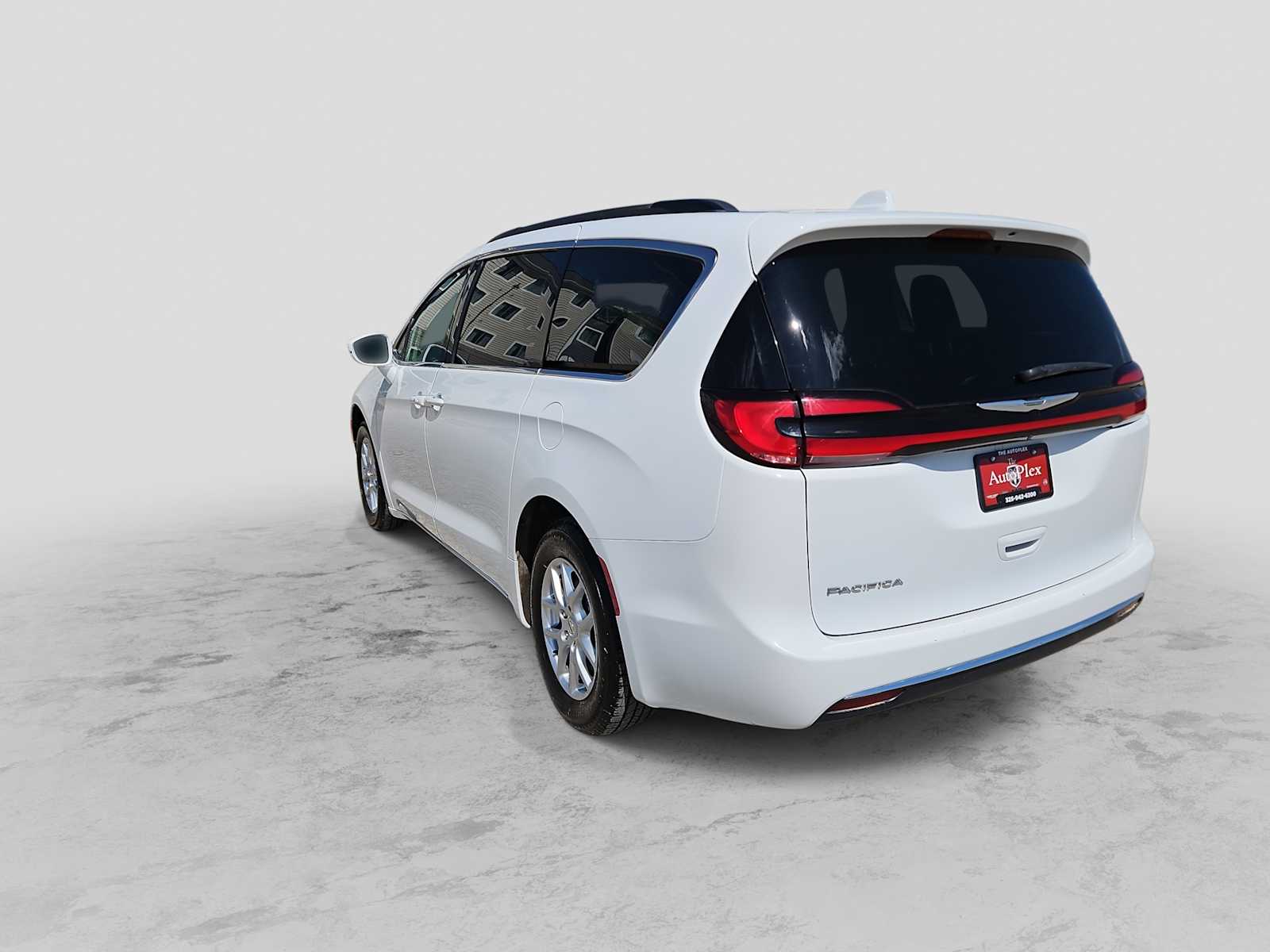 Thumbnail: 2022 Chrysler Pacifica - 6