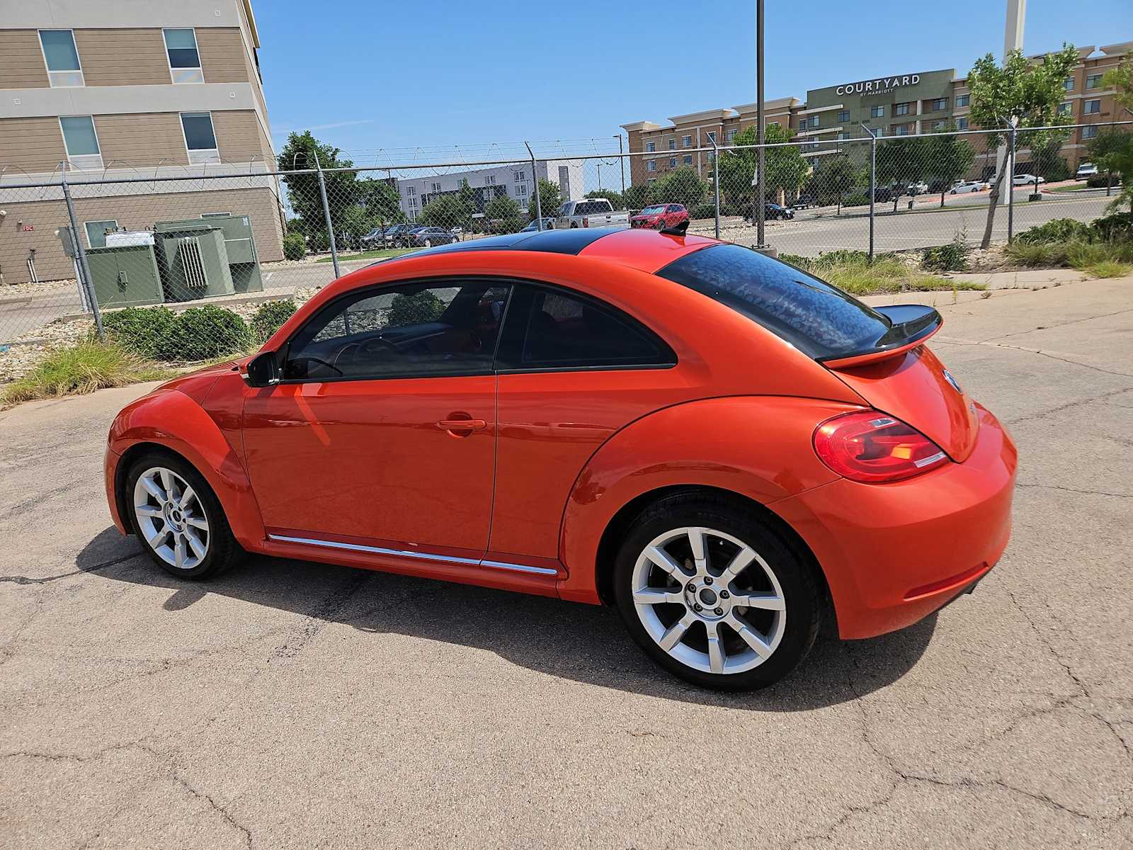 2016 Volkswagen Beetle SE 11