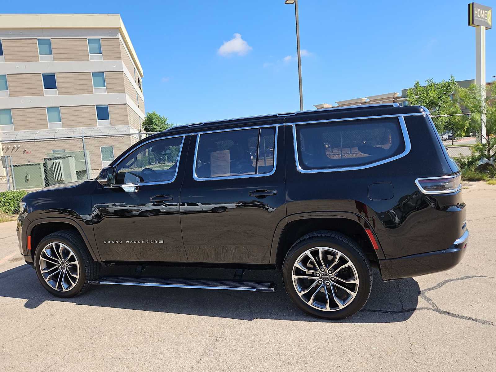 Thumbnail: 2022 Jeep Grand Wagoneer - 11