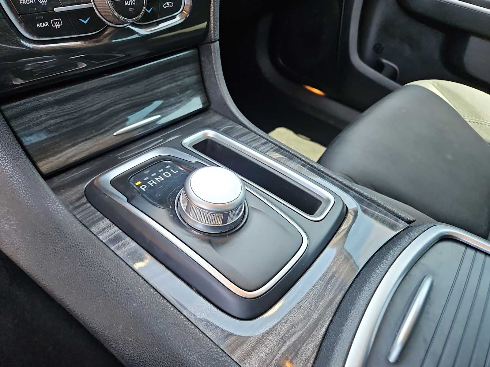 Thumbnail: 2019 Chrysler 300 - 21