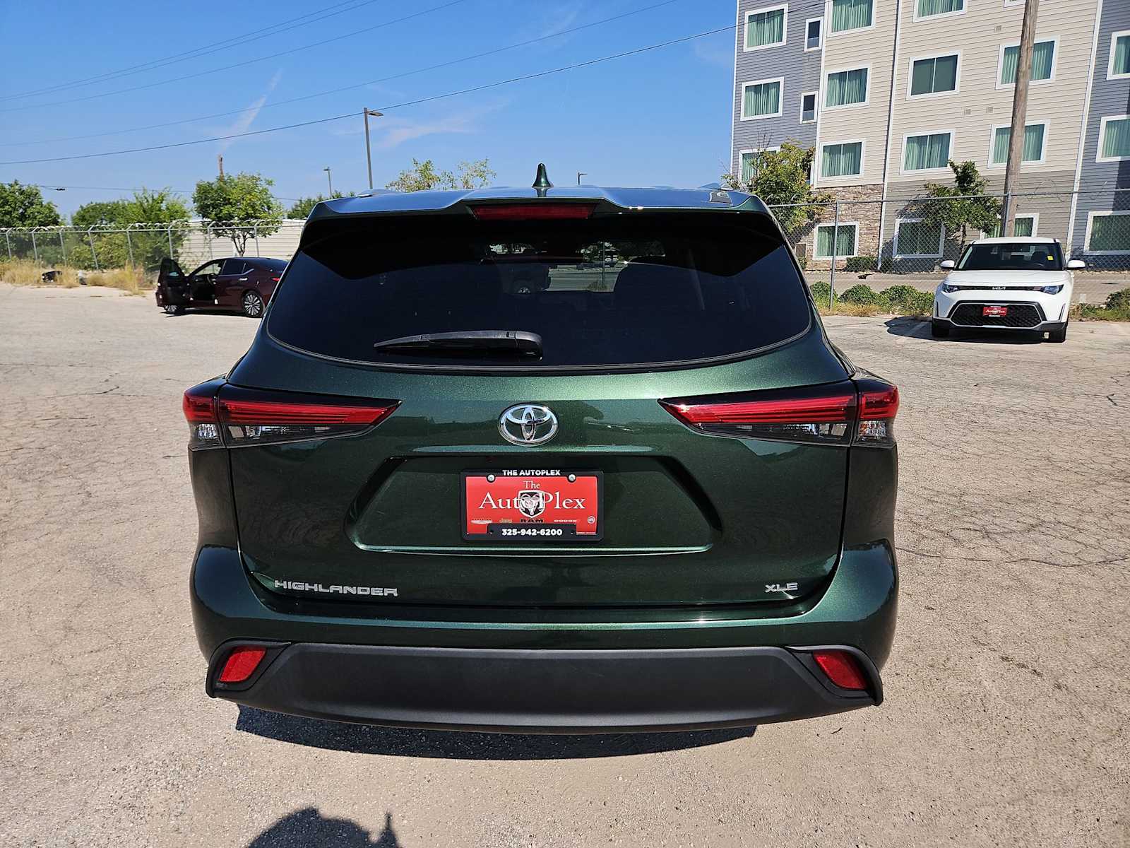 Thumbnail: 2023 Toyota Highlander - 13