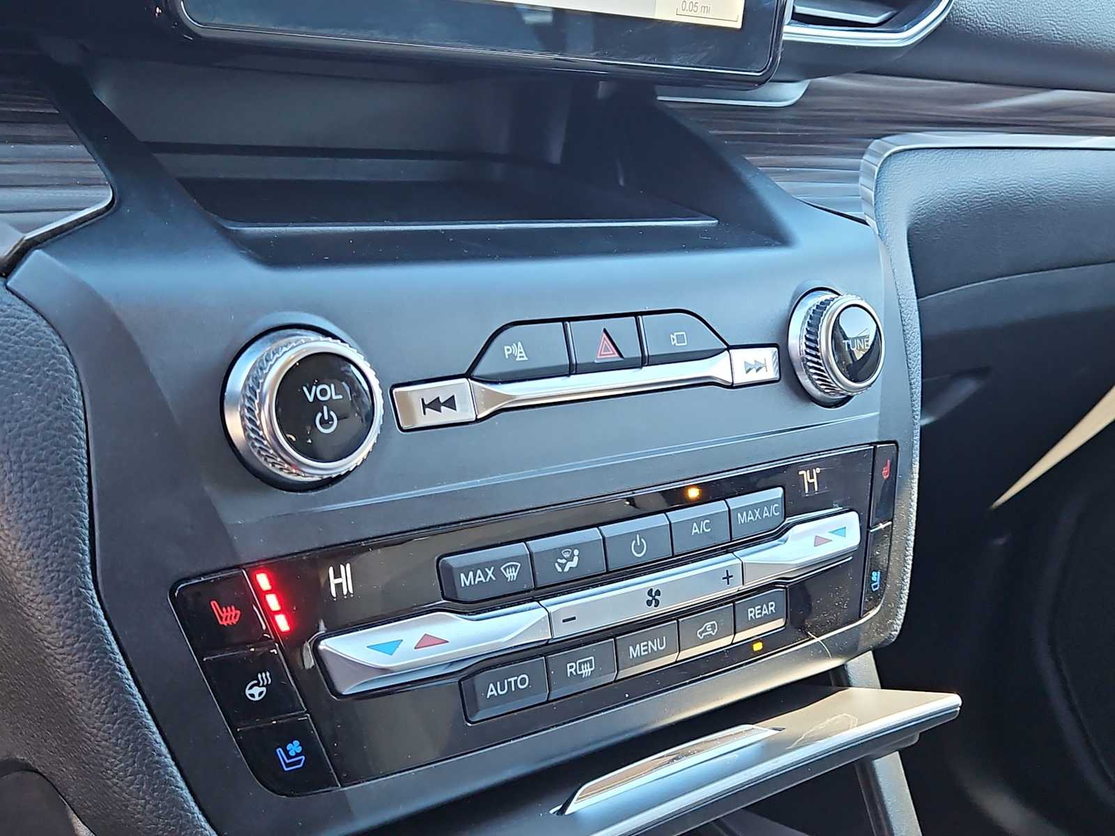 Thumbnail: 2020 Ford Explorer - 24