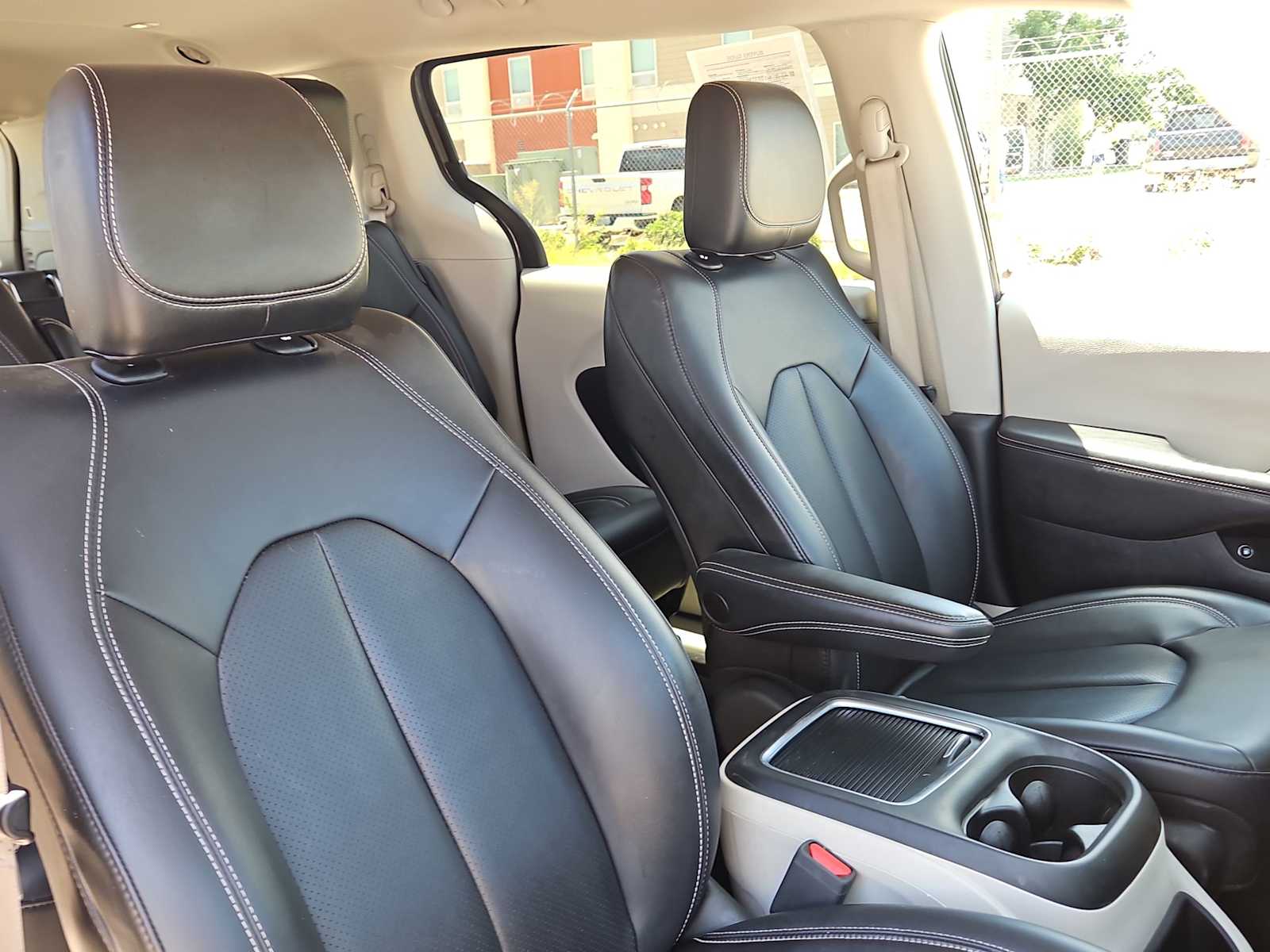 Thumbnail: 2023 Chrysler Pacifica - 21