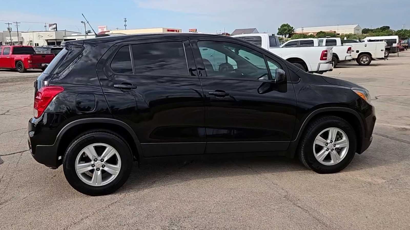 Thumbnail: 2021 Chevrolet Trax - 8