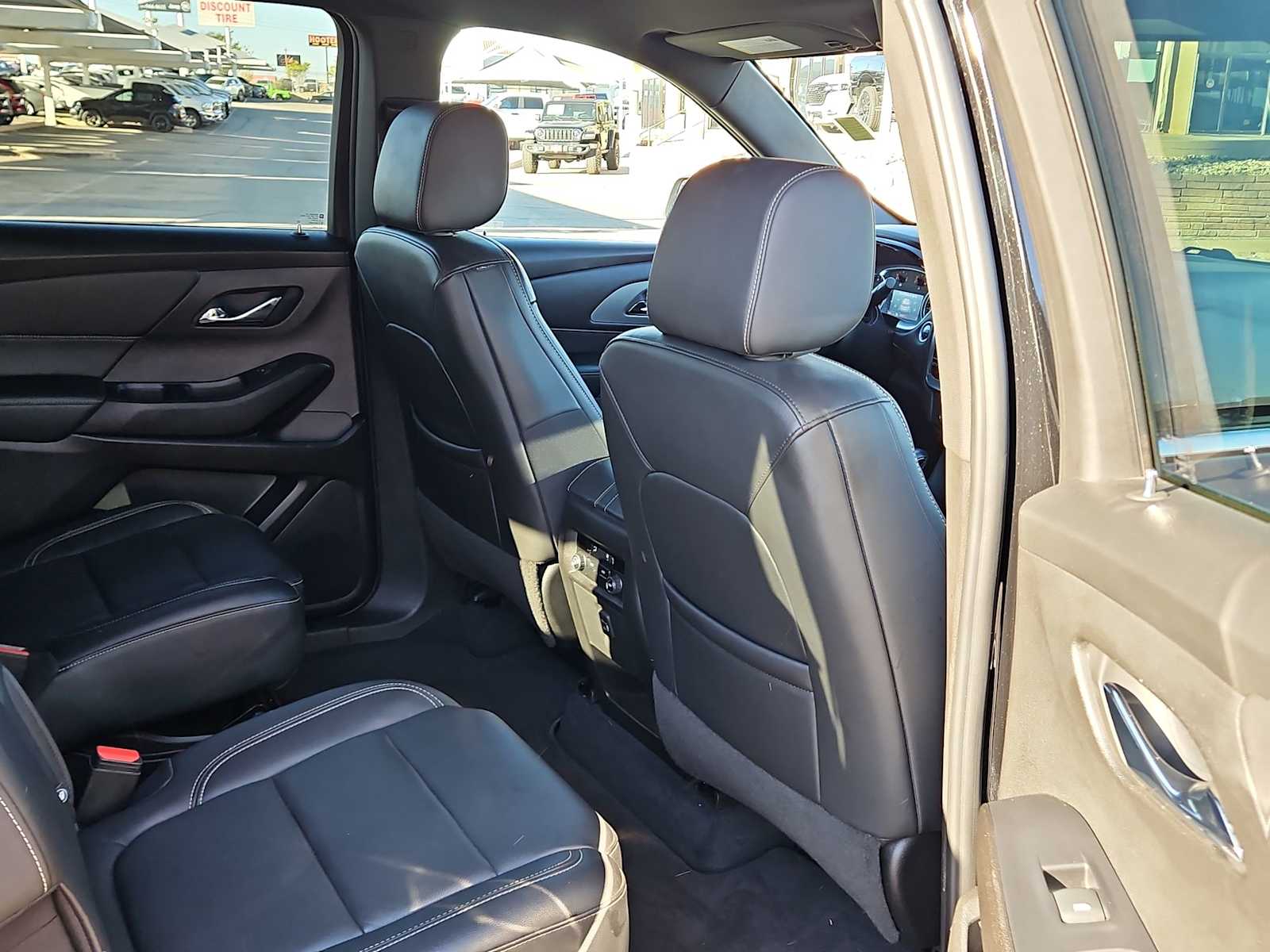 Thumbnail: 2022 Chevrolet Traverse - 16