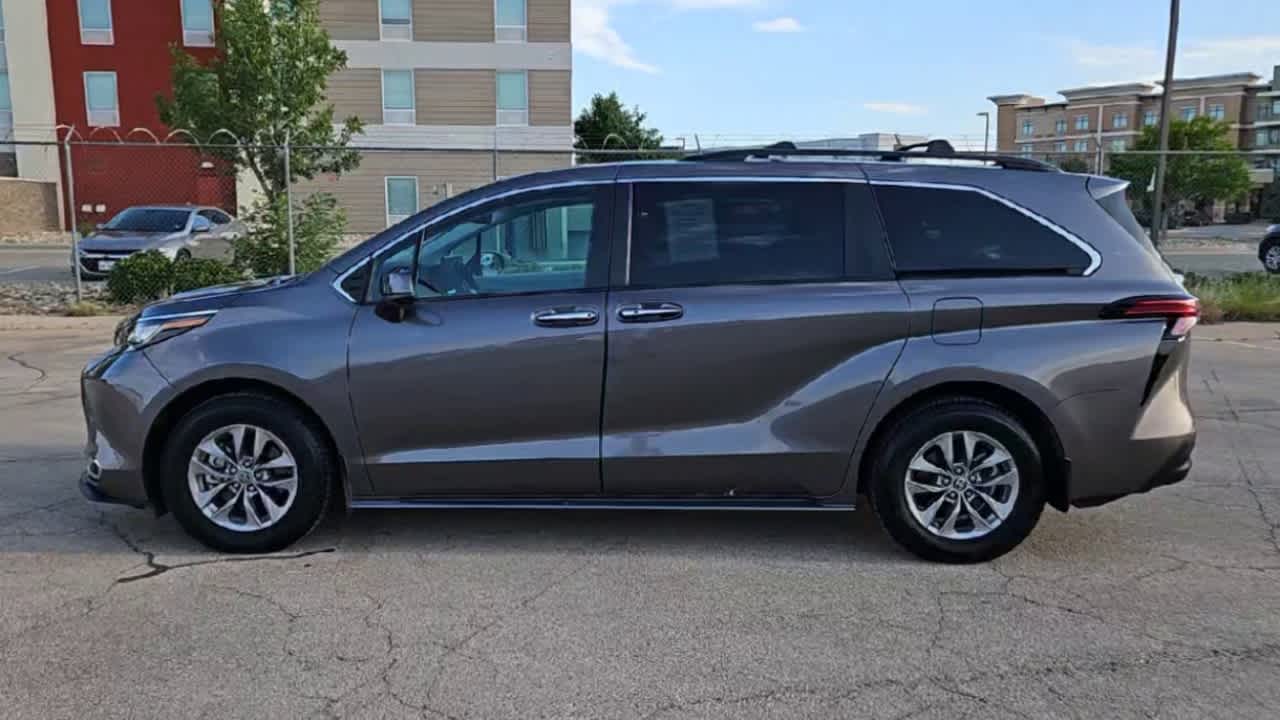 Thumbnail: 2022 Toyota Sienna - 5