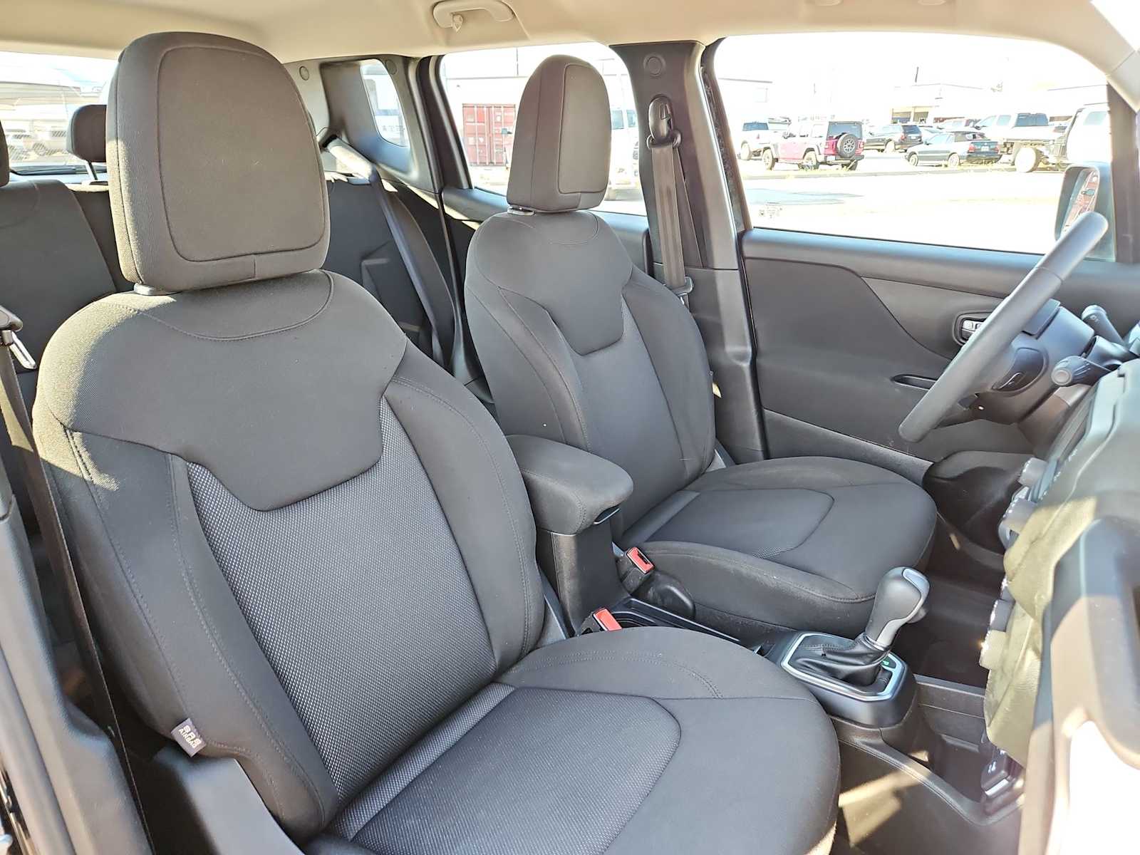 Thumbnail: 2020 Jeep Renegade - 21
