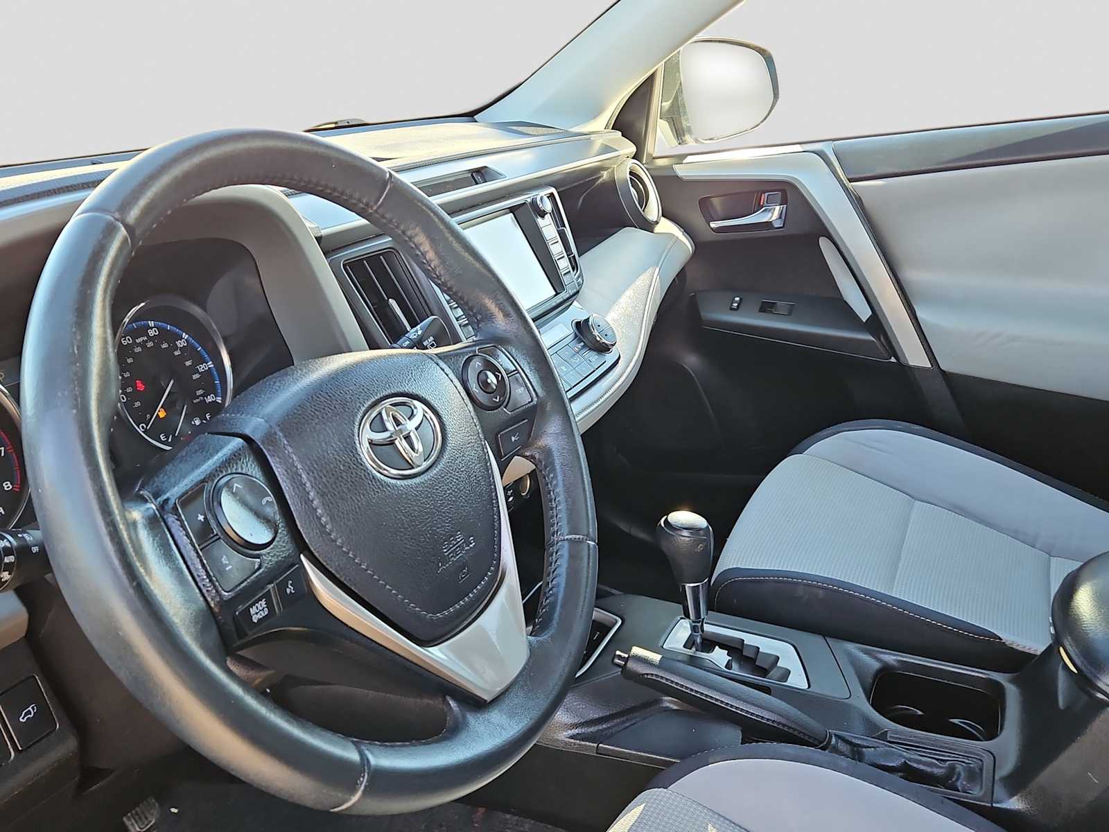 Thumbnail: 2016 Toyota RAV4 - 10