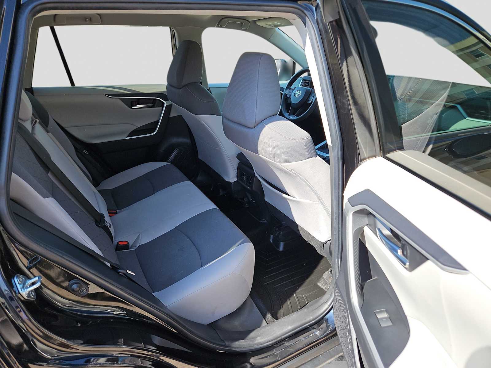 Thumbnail: 2023 Toyota RAV4 - 20