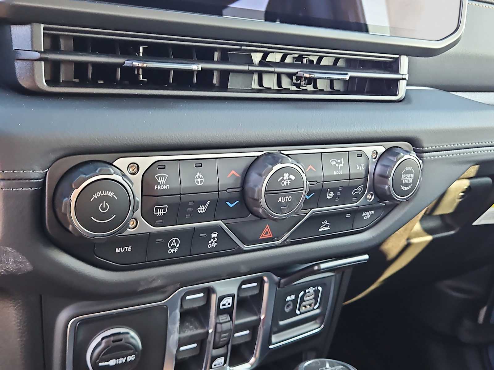 Thumbnail: 2026 Jeep Gladiator - 24