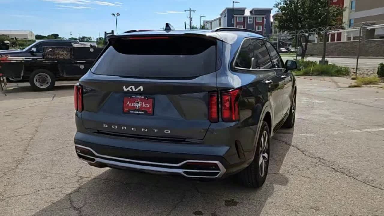 Thumbnail: 2022 Kia Sorento - 7