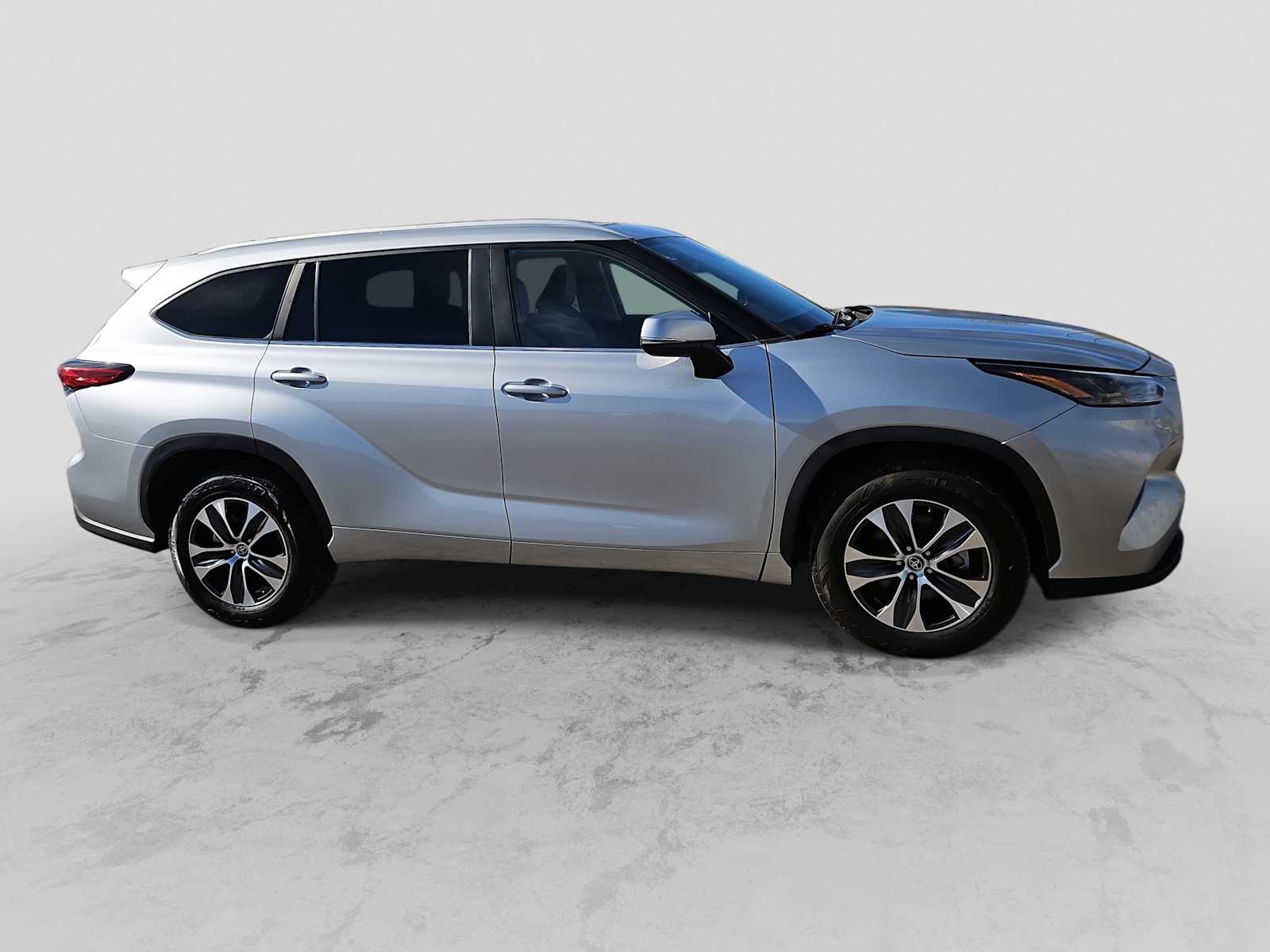 Thumbnail: 2023 Toyota Highlander - 9