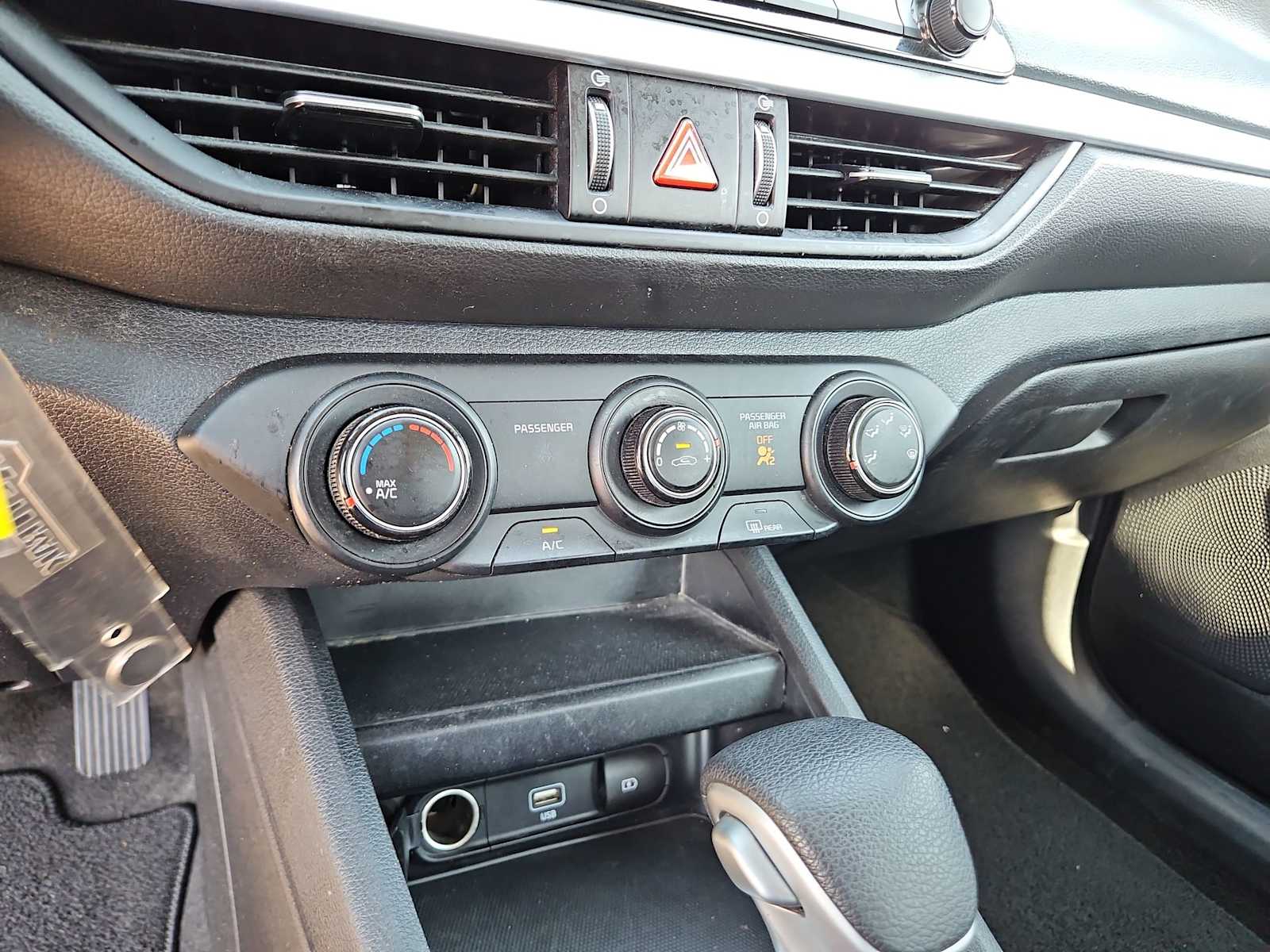 Thumbnail: 2024 Kia Forte - 28