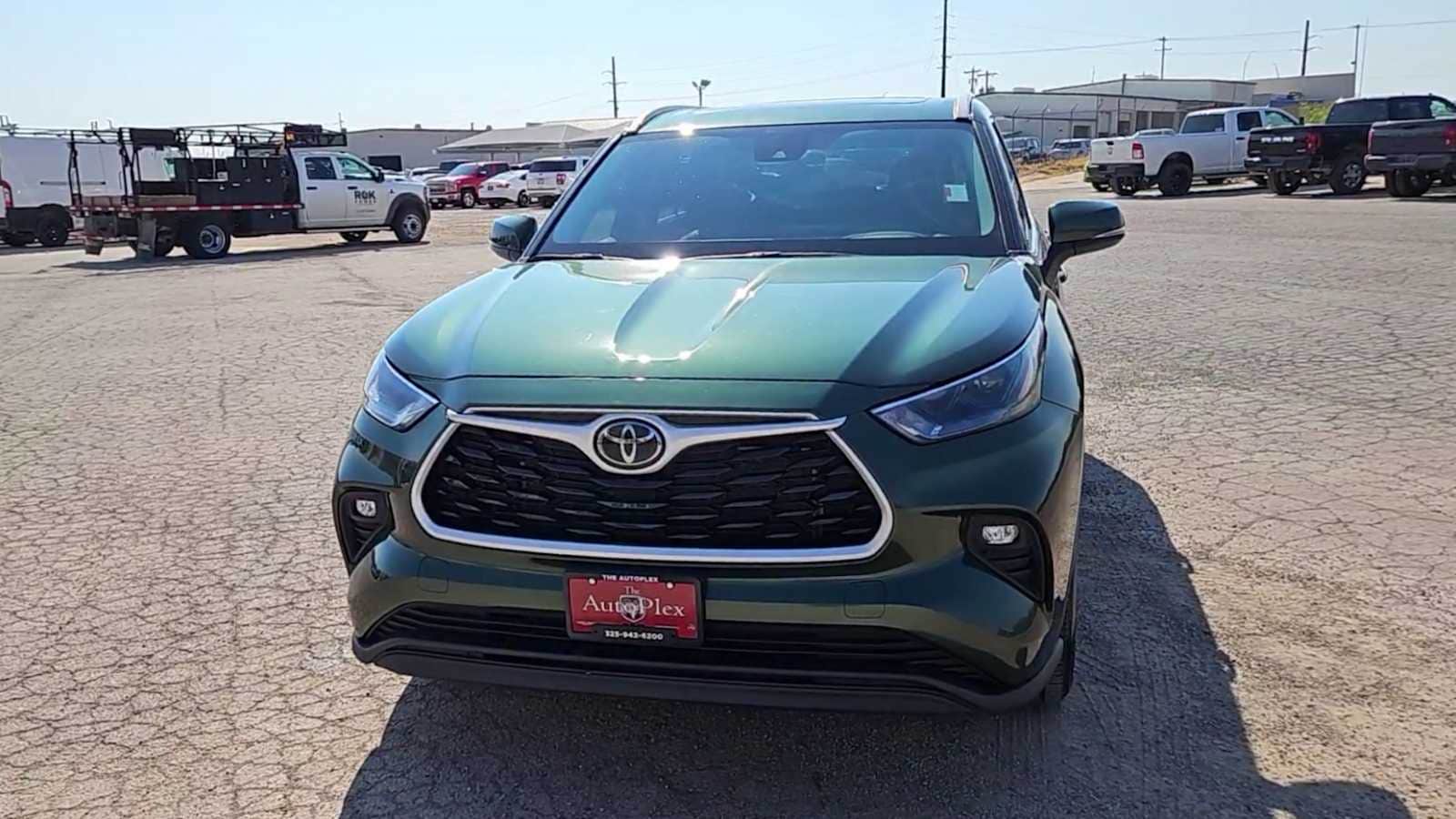 Thumbnail: 2023 Toyota Highlander - 3