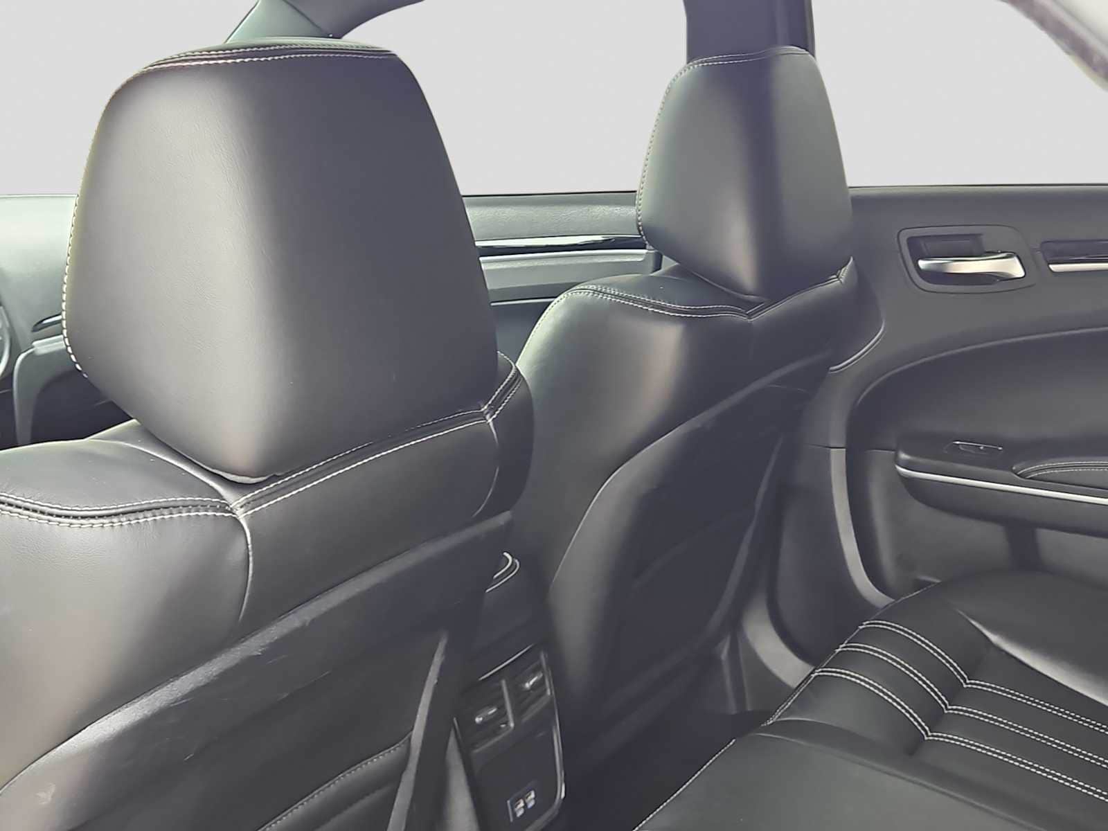 Thumbnail: 2022 Chrysler 300 - 16