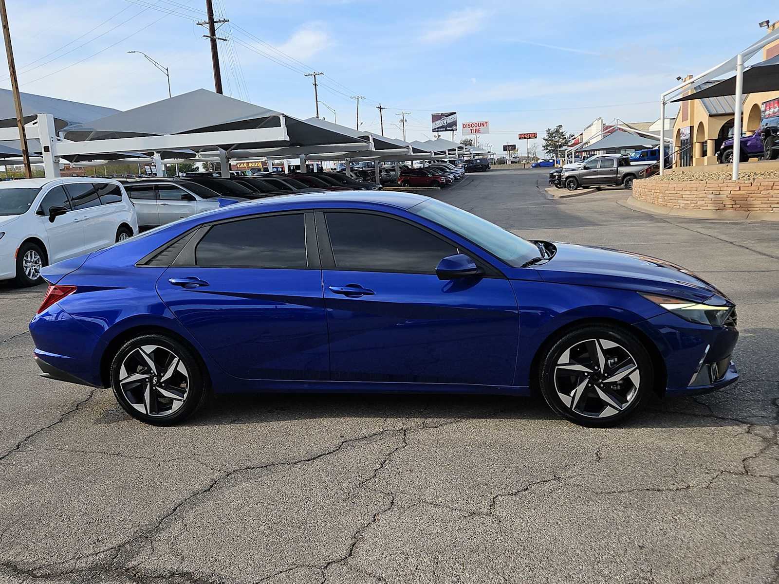 Thumbnail: 2023 Hyundai Elantra - 9