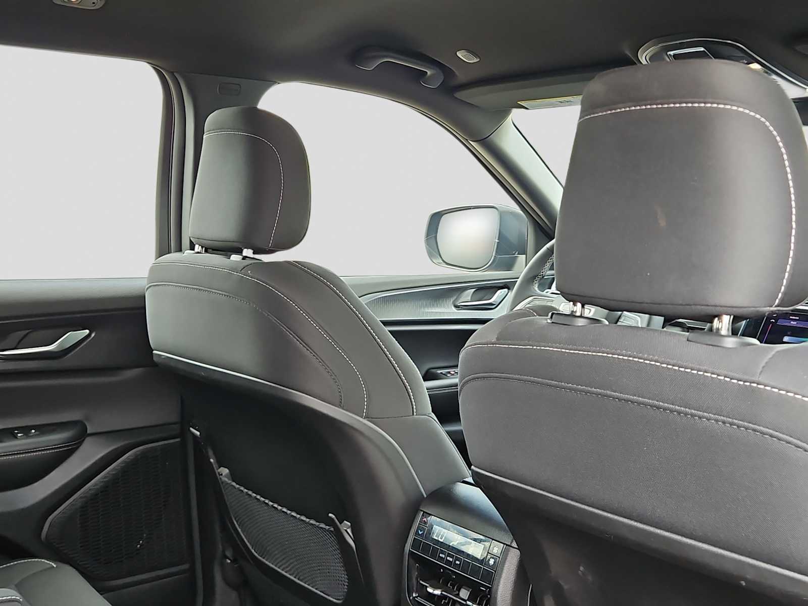 Thumbnail: 2025 Jeep Grand Cherokee L - 17