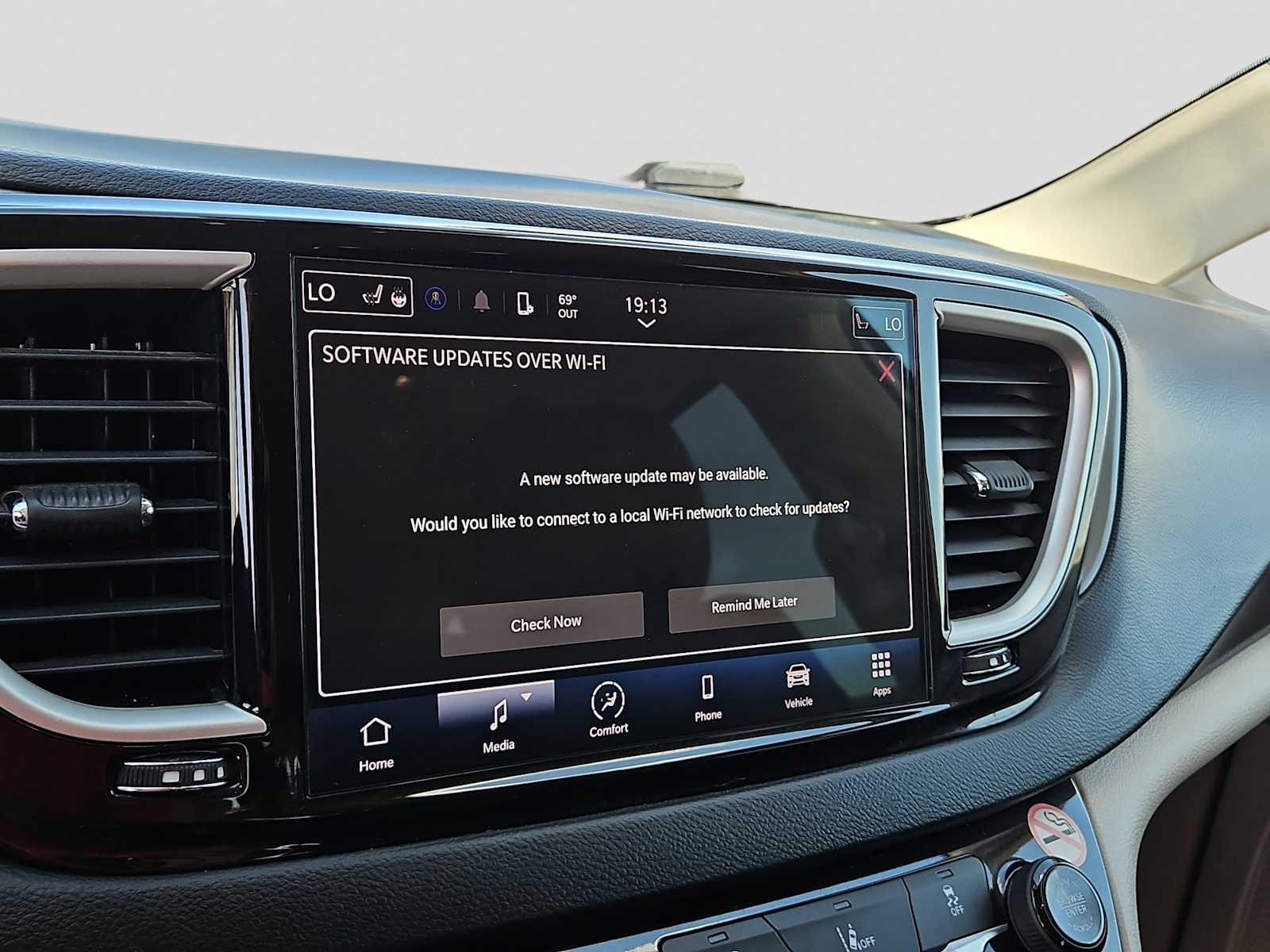 Thumbnail: 2022 Chrysler Pacifica - 22