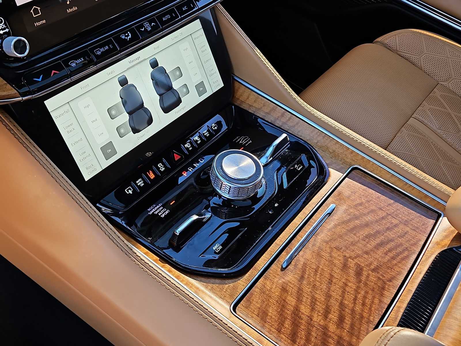 Thumbnail: 2022 Jeep Grand Wagoneer - 20