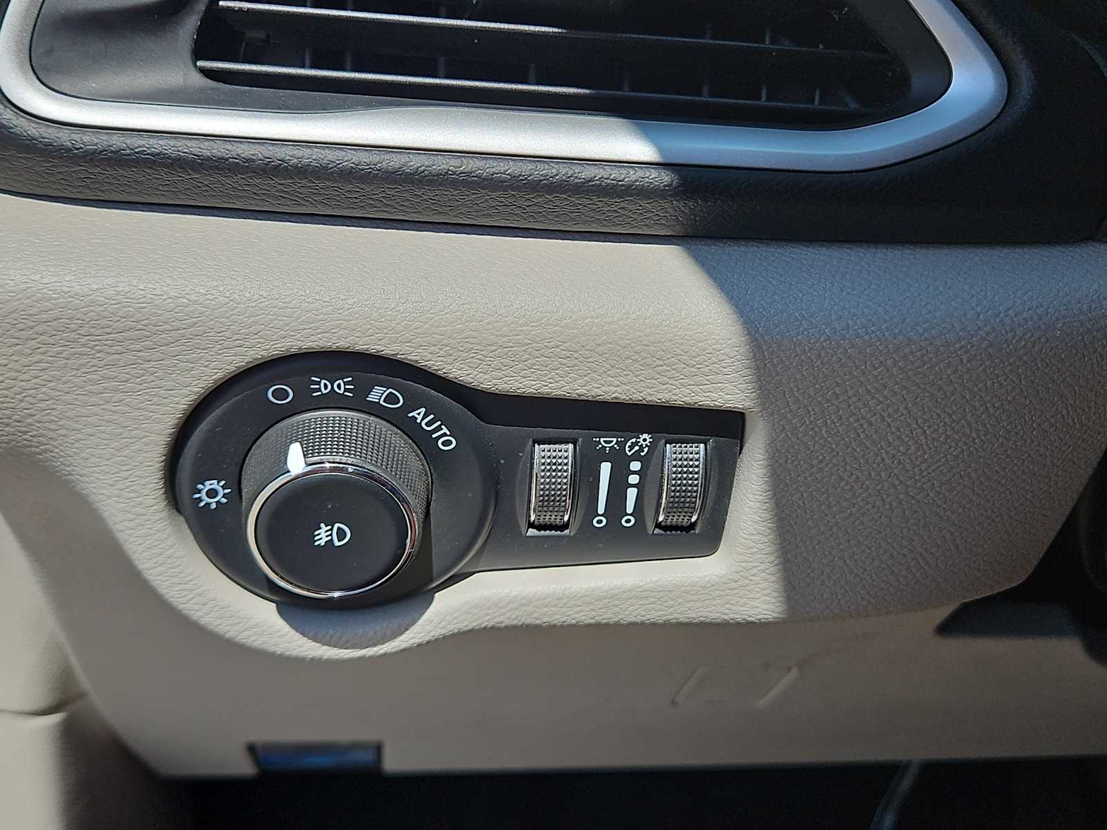 Thumbnail: 2022 Chrysler Pacifica - 24