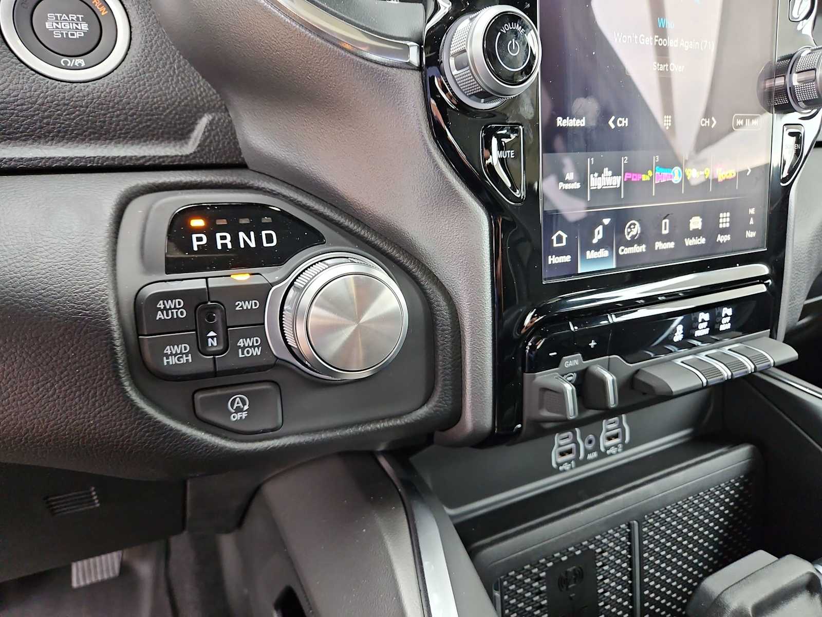 Thumbnail: 2026 RAM 1500 - 17