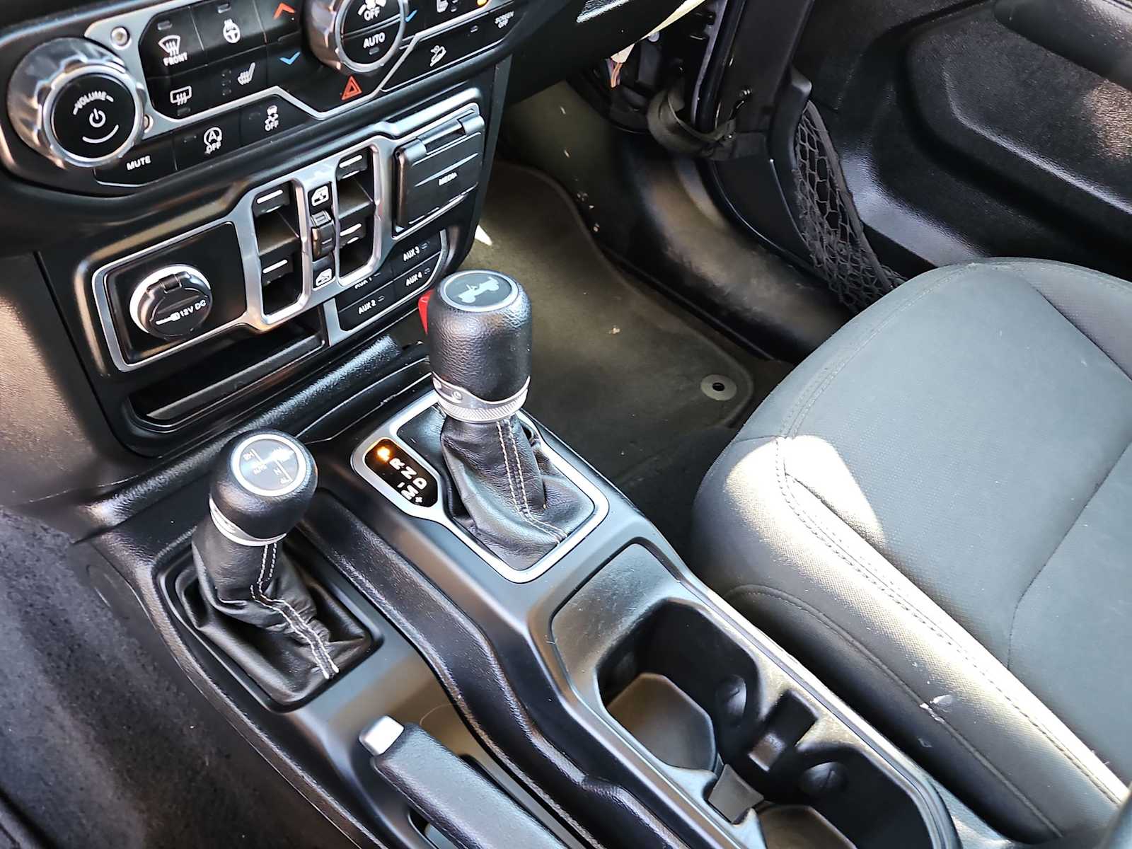 Thumbnail: 2020 Jeep Wrangler - 20