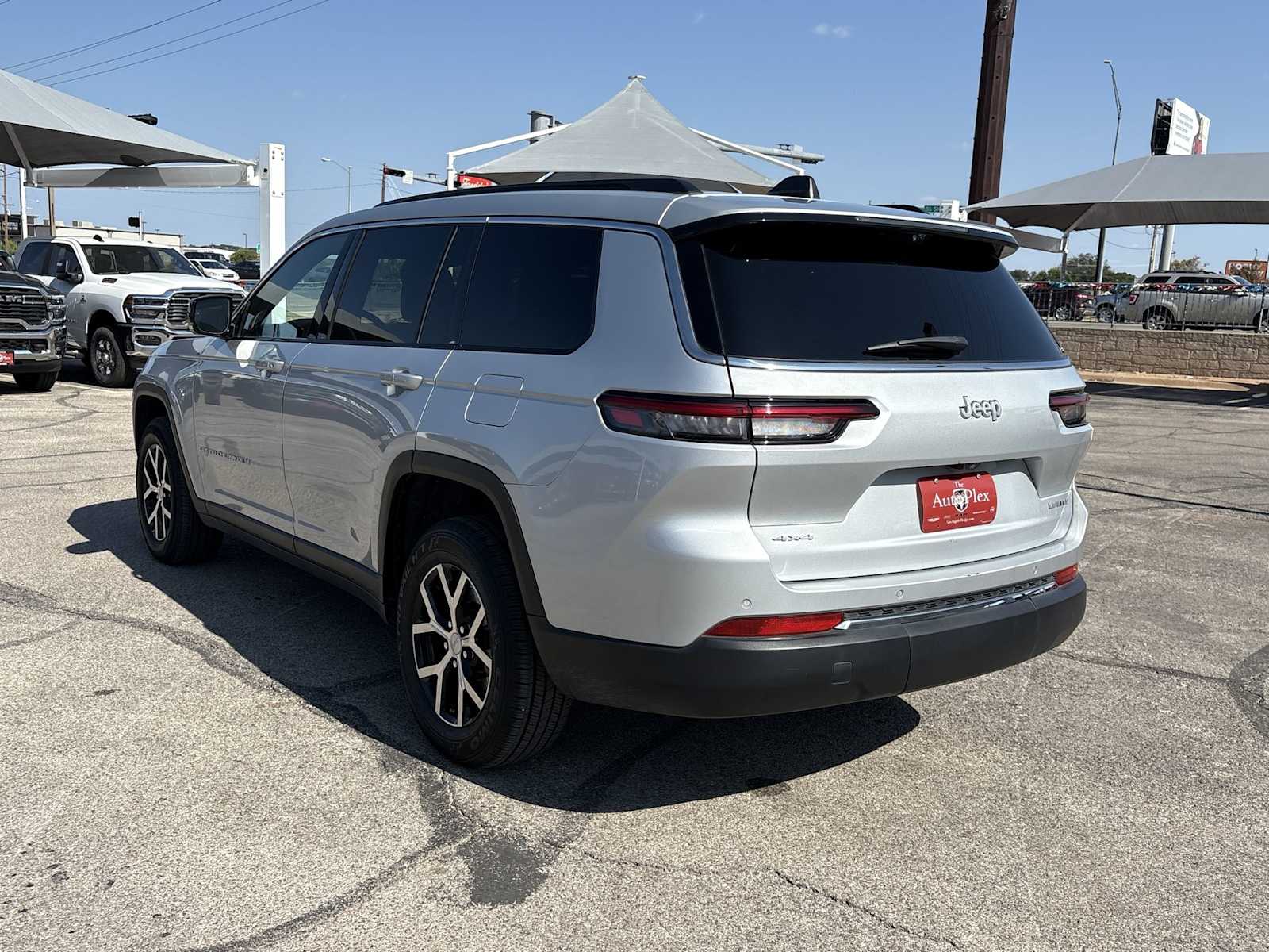Thumbnail: 2024 Jeep Grand Cherokee L - 6