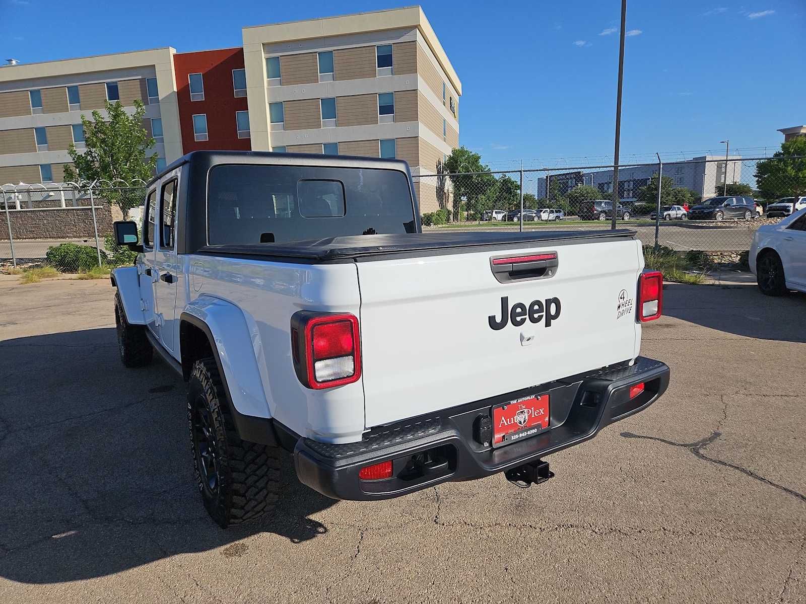 Thumbnail: 2023 Jeep Gladiator - 12