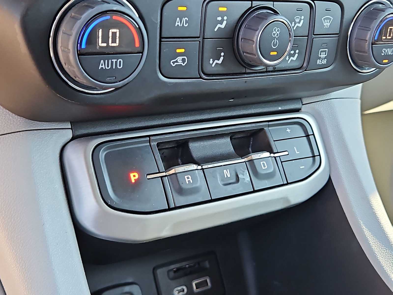 Thumbnail: 2023 GMC Acadia - 21