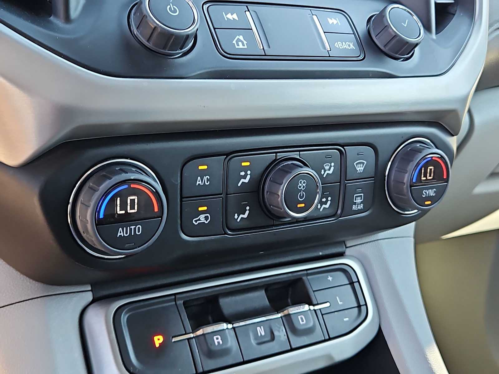 Thumbnail: 2023 GMC Acadia - 24