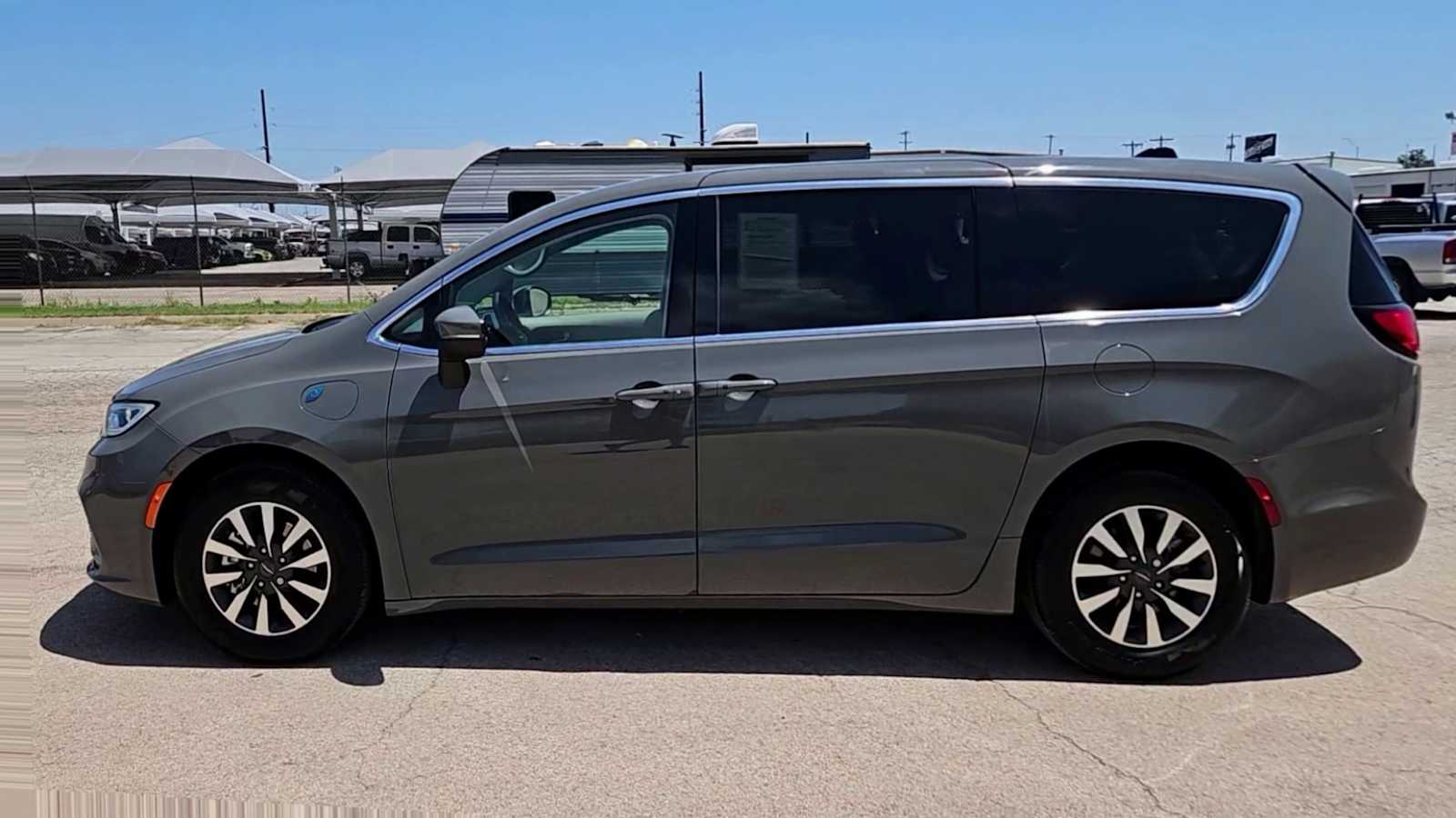 Thumbnail: 2023 Chrysler Pacifica - 5