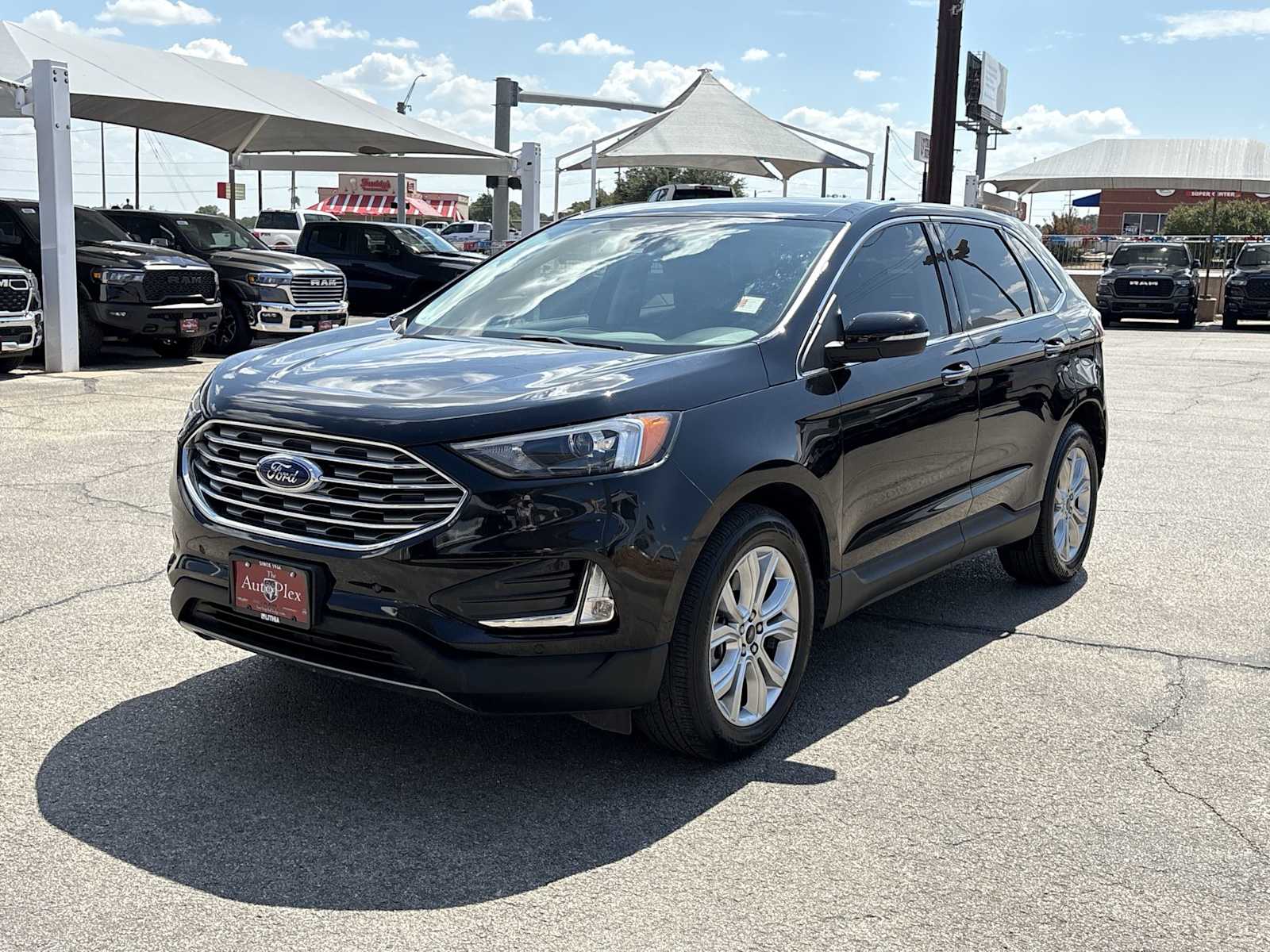2023 Ford Edge Titanium photo 4