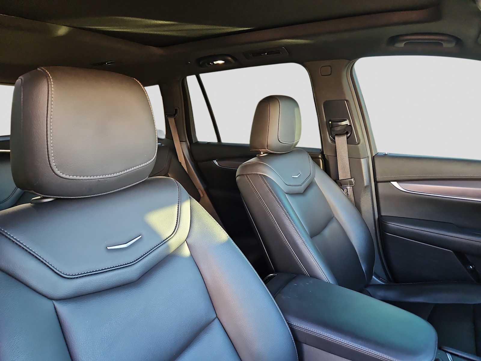 Thumbnail: 2022 Cadillac XT6 - 18