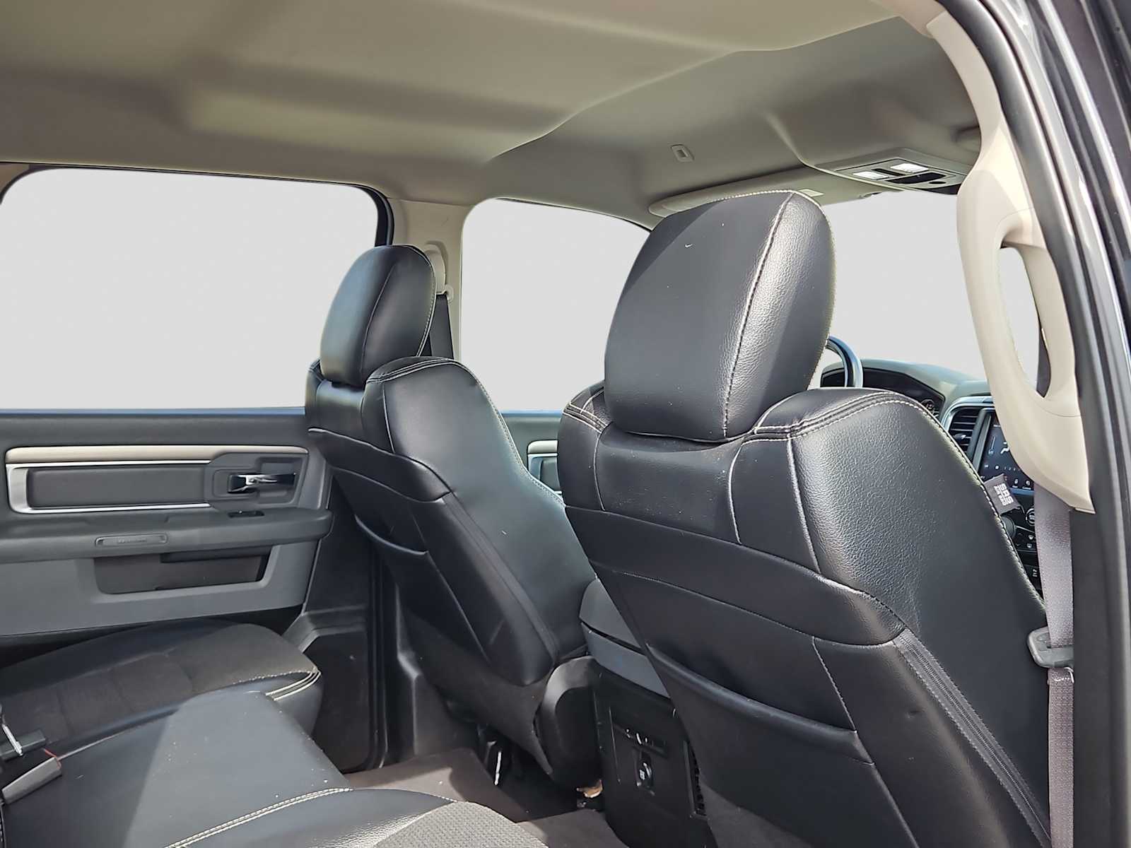 Thumbnail: 2019 RAM 1500 Classic - 17