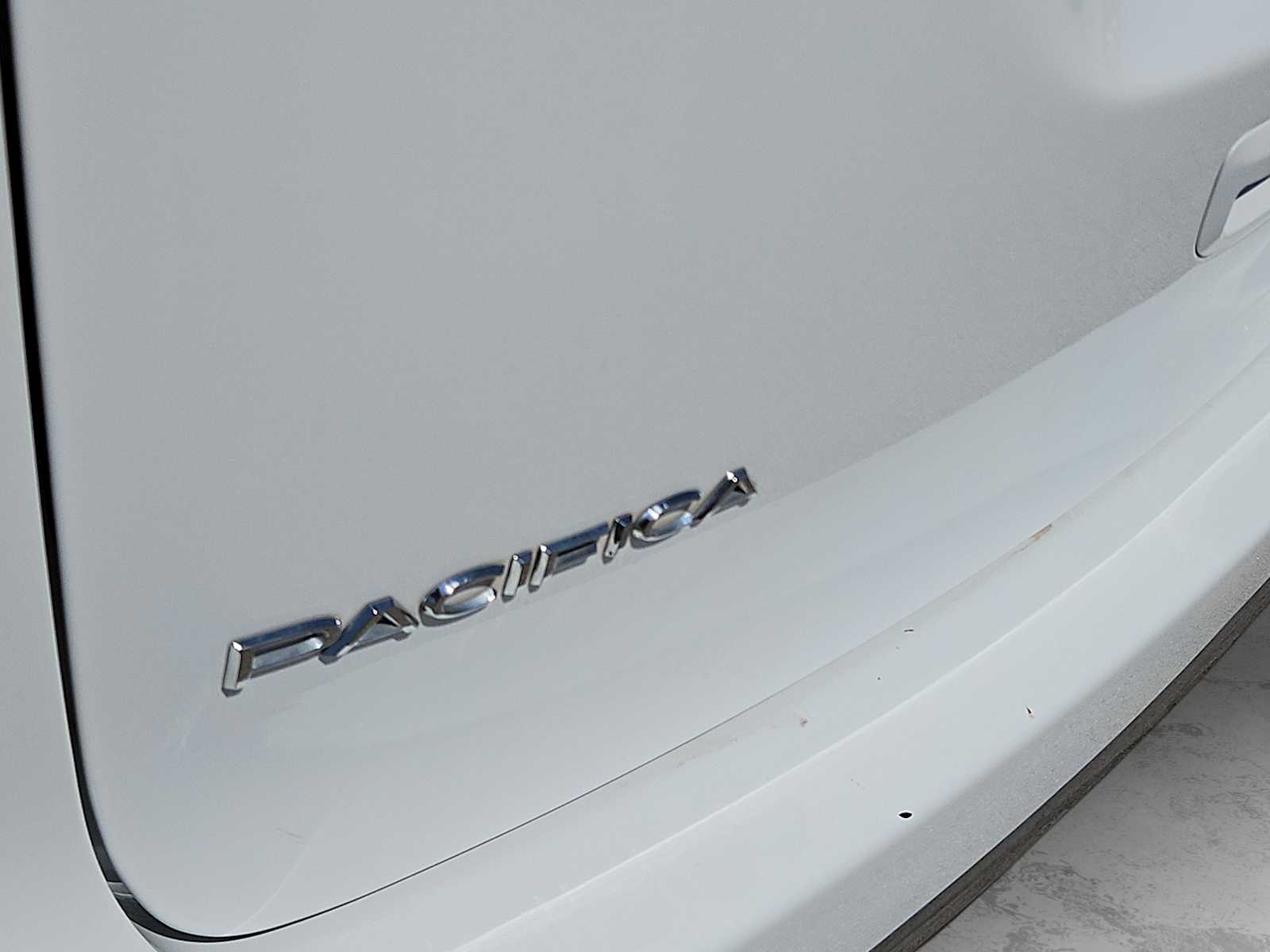 Thumbnail: 2022 Chrysler Pacifica - 11