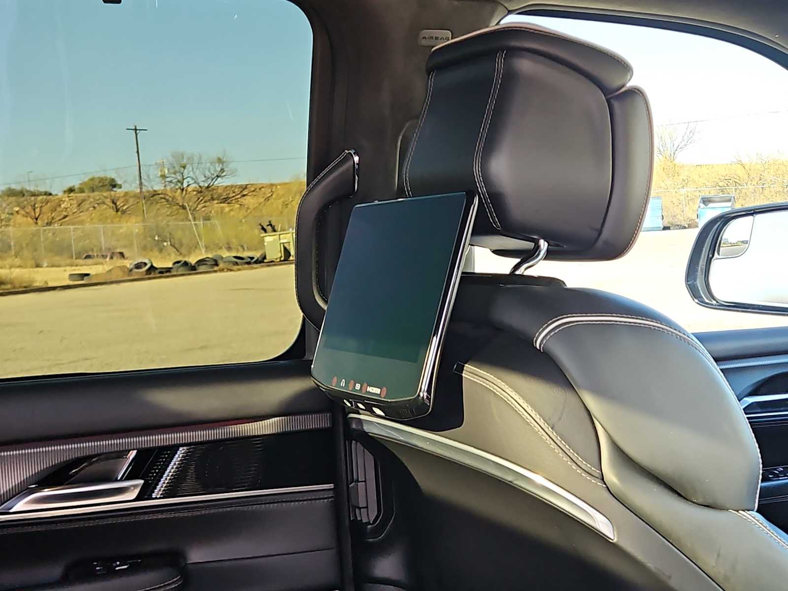 Thumbnail: 2022 Jeep Grand Wagoneer - 17