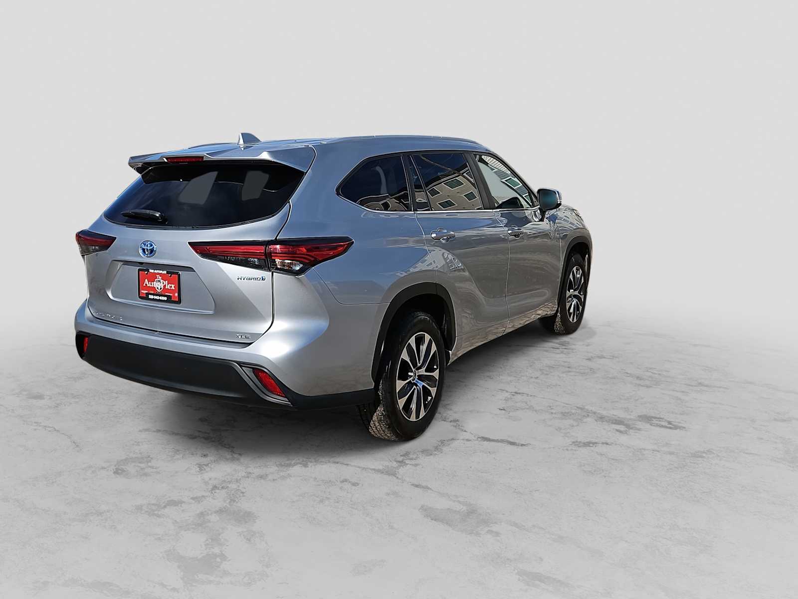 Thumbnail: 2023 Toyota Highlander - 8