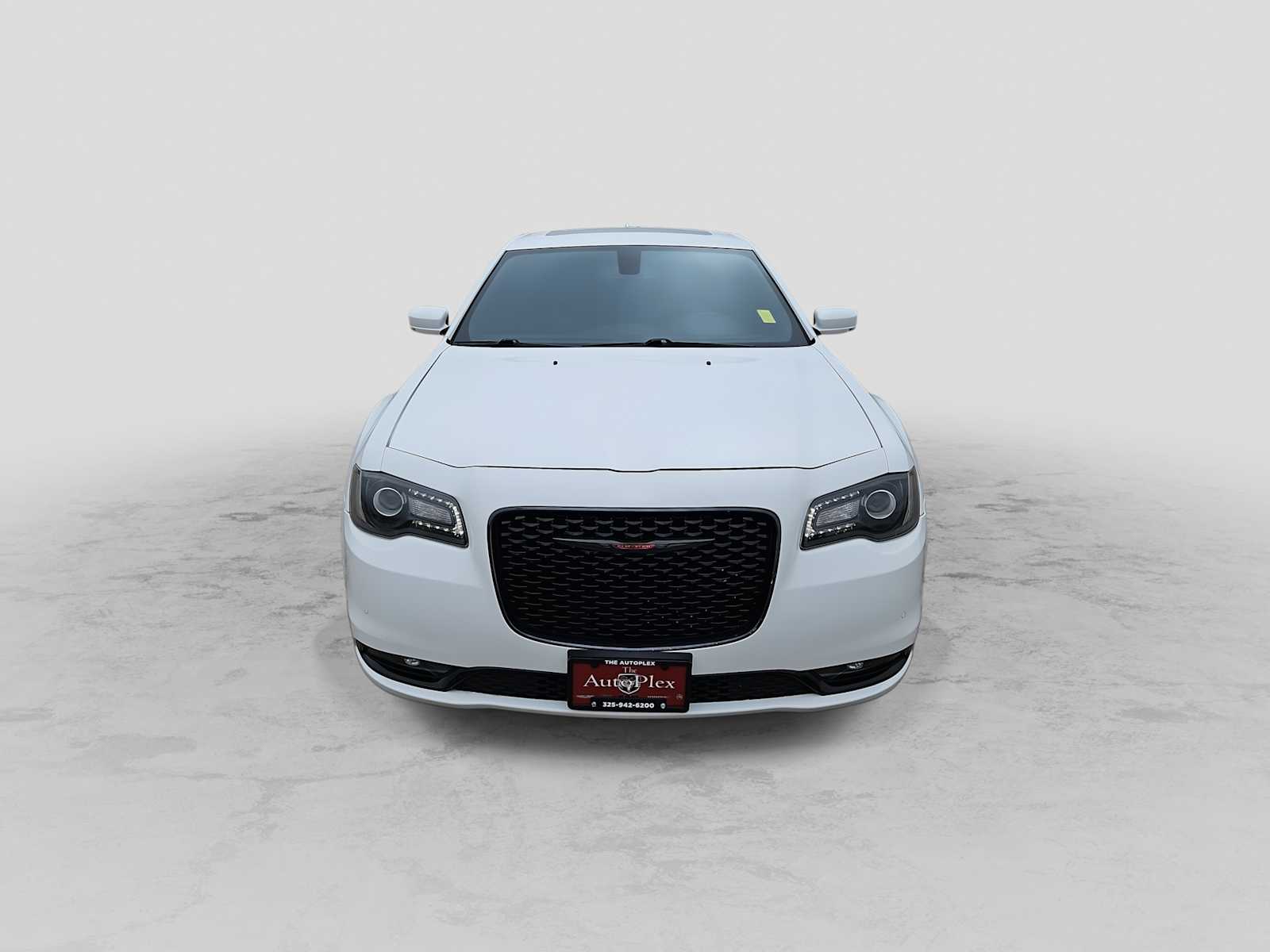 Thumbnail: 2022 Chrysler 300 - 3