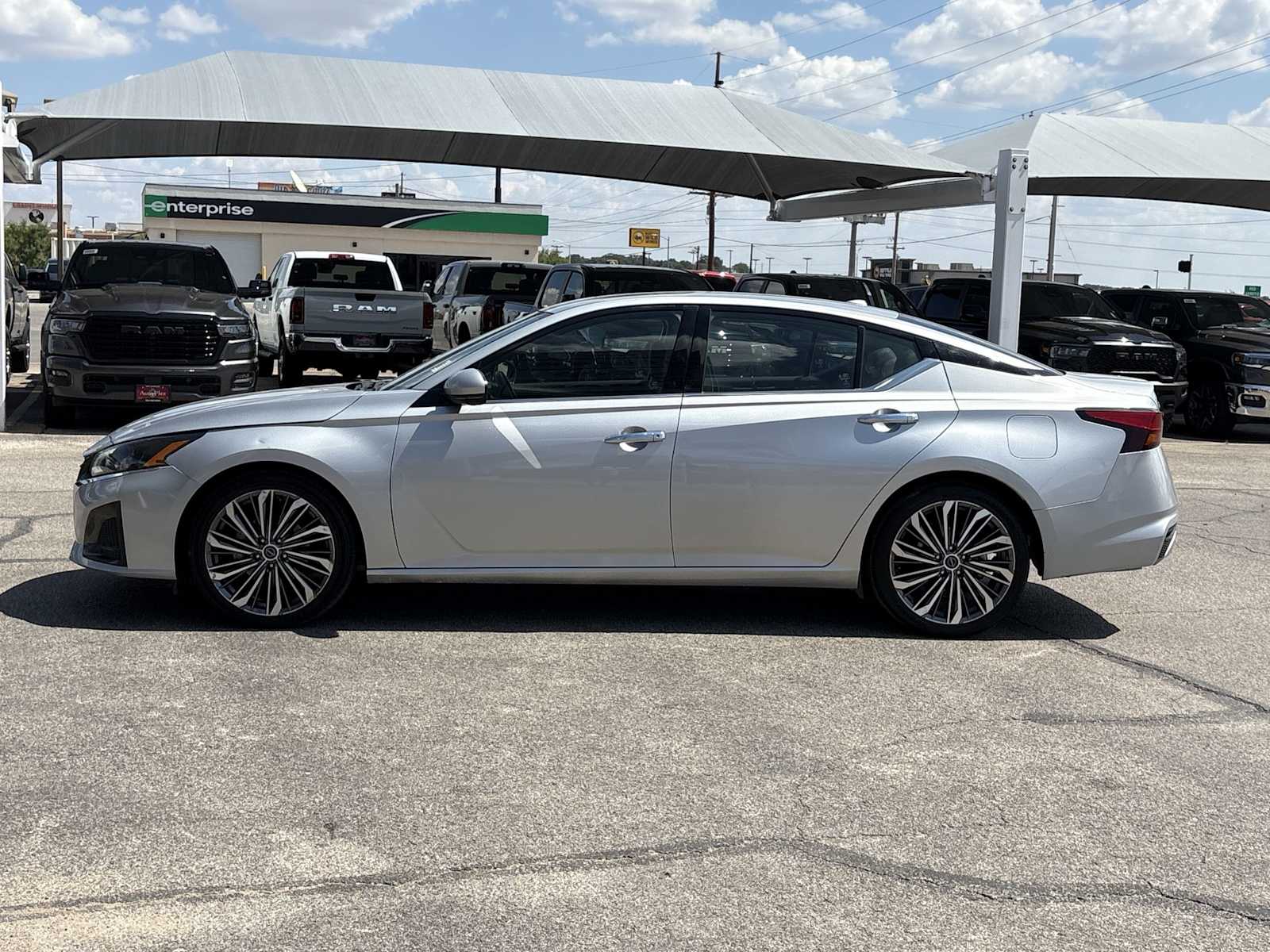 Thumbnail: 2023 Nissan Altima - 5