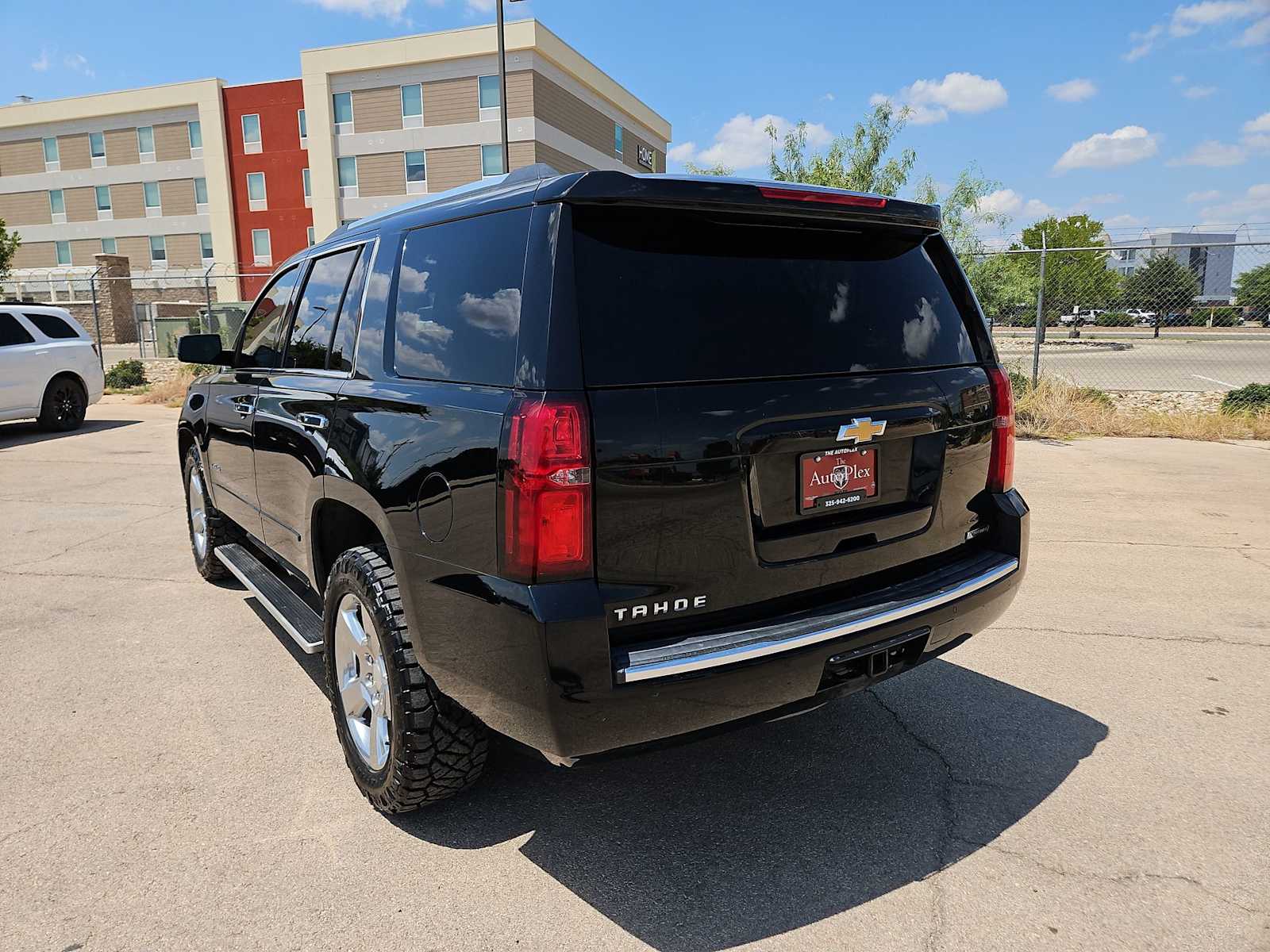 Thumbnail: 2017 Chevrolet Tahoe - 12