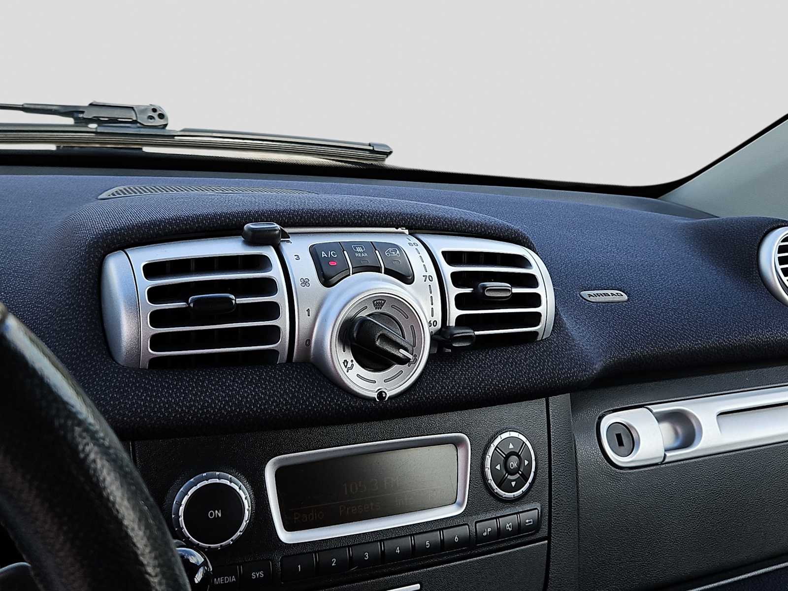Thumbnail: 2012 smart fortwo - 19