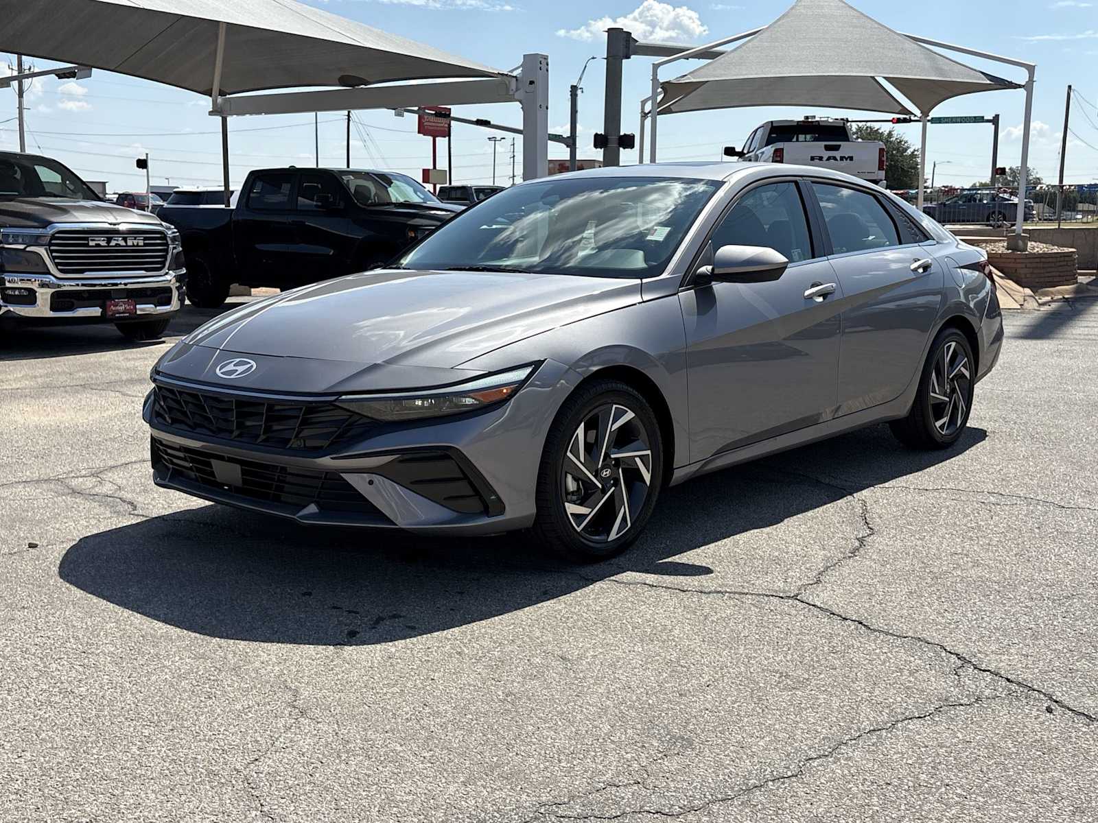 2025 Hyundai Elantra SEL Convenience photo 4