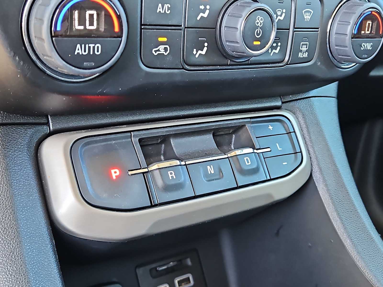 Thumbnail: 2023 GMC Acadia - 21