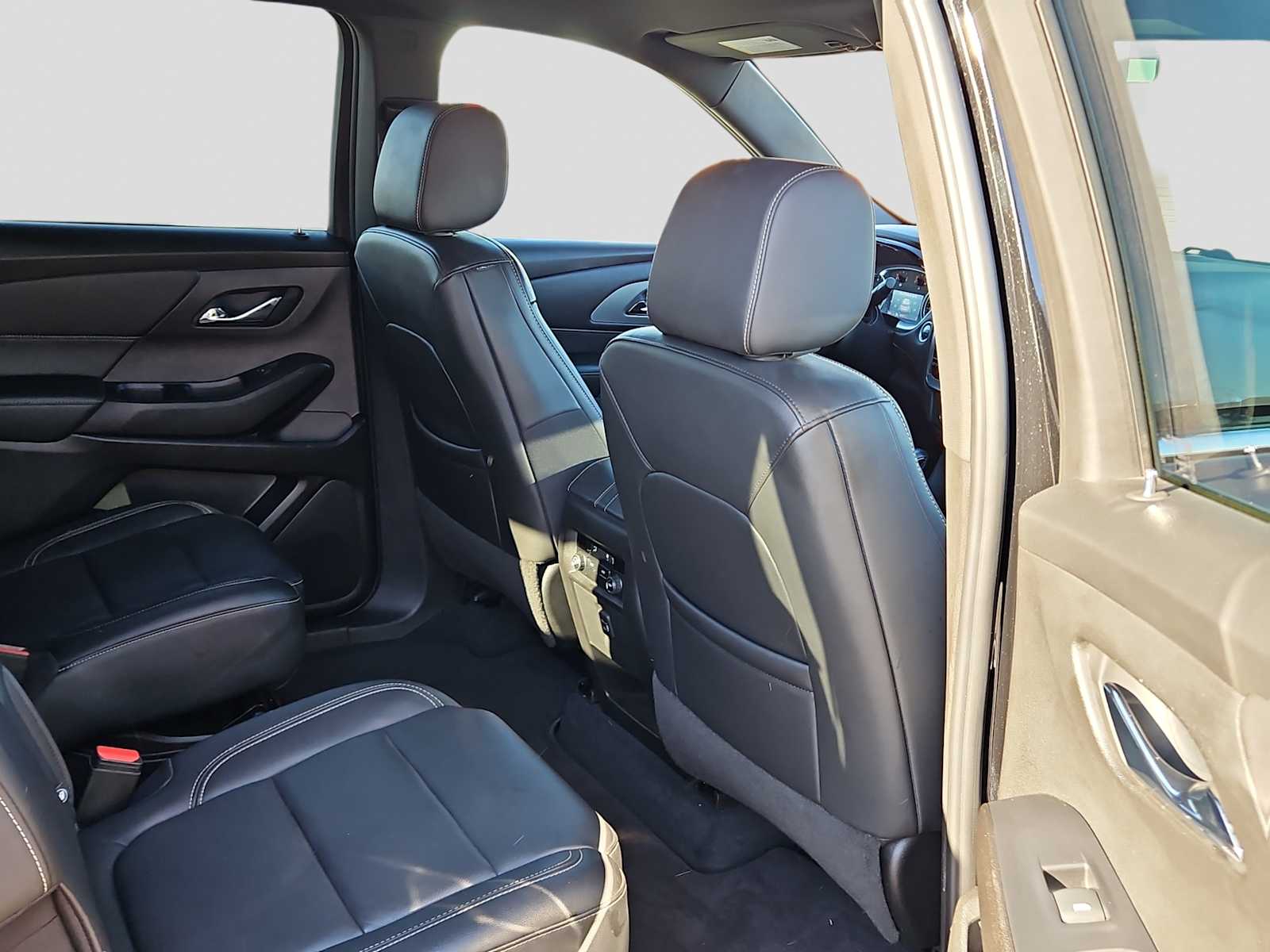 Thumbnail: 2022 Chevrolet Traverse - 16