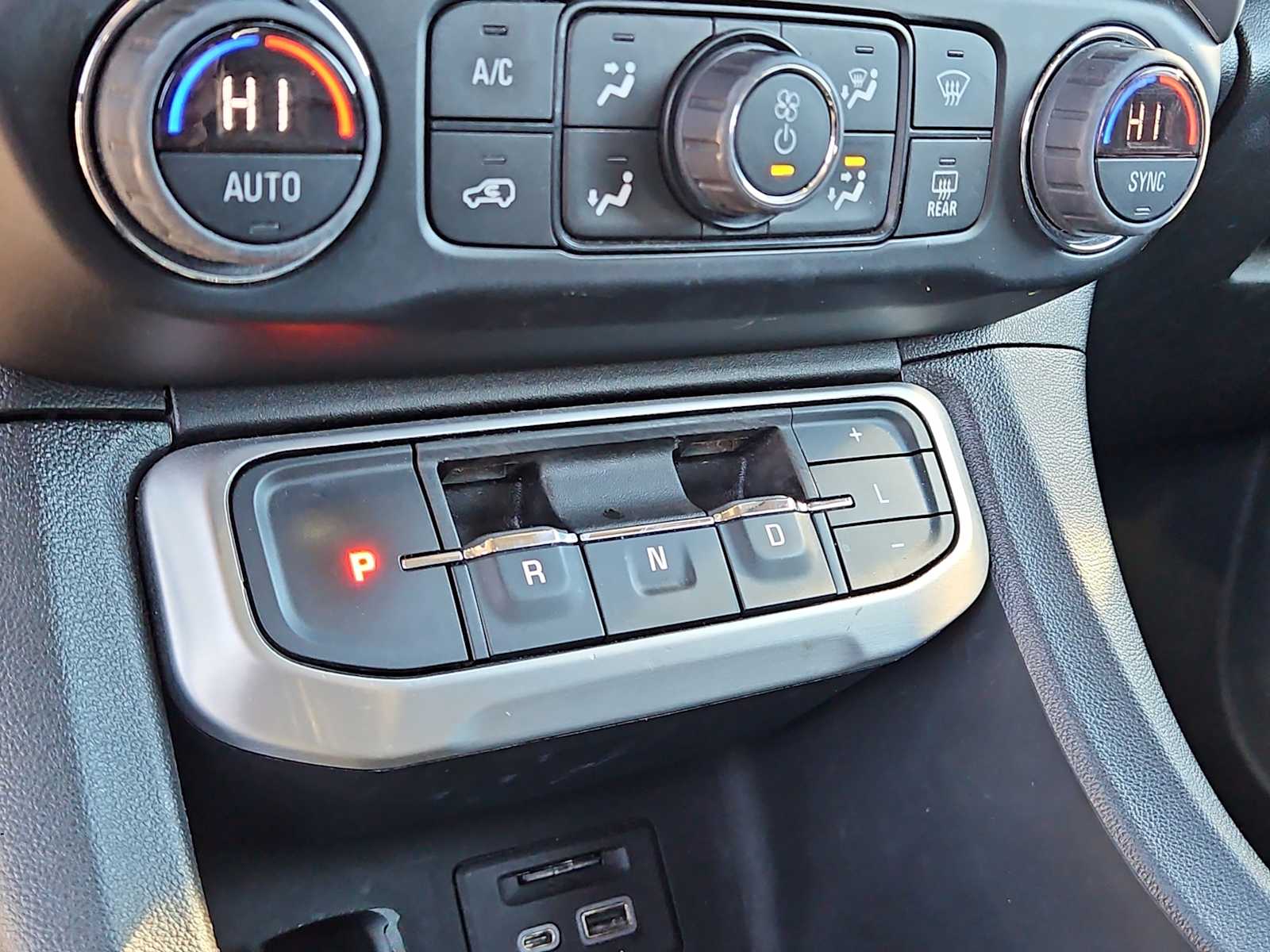 Thumbnail: 2023 GMC Acadia - 21