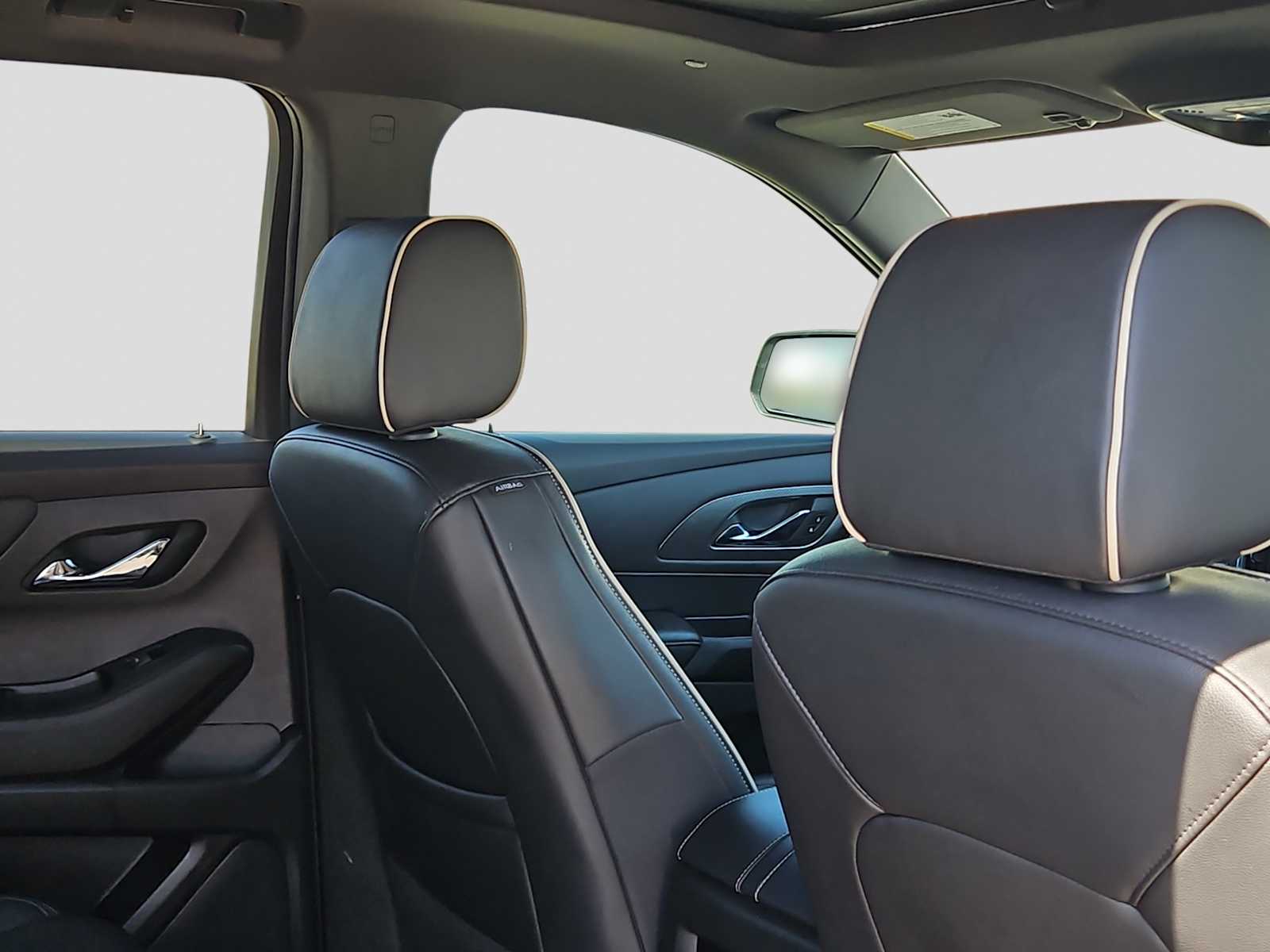 Thumbnail: 2023 Chevrolet Traverse - 17